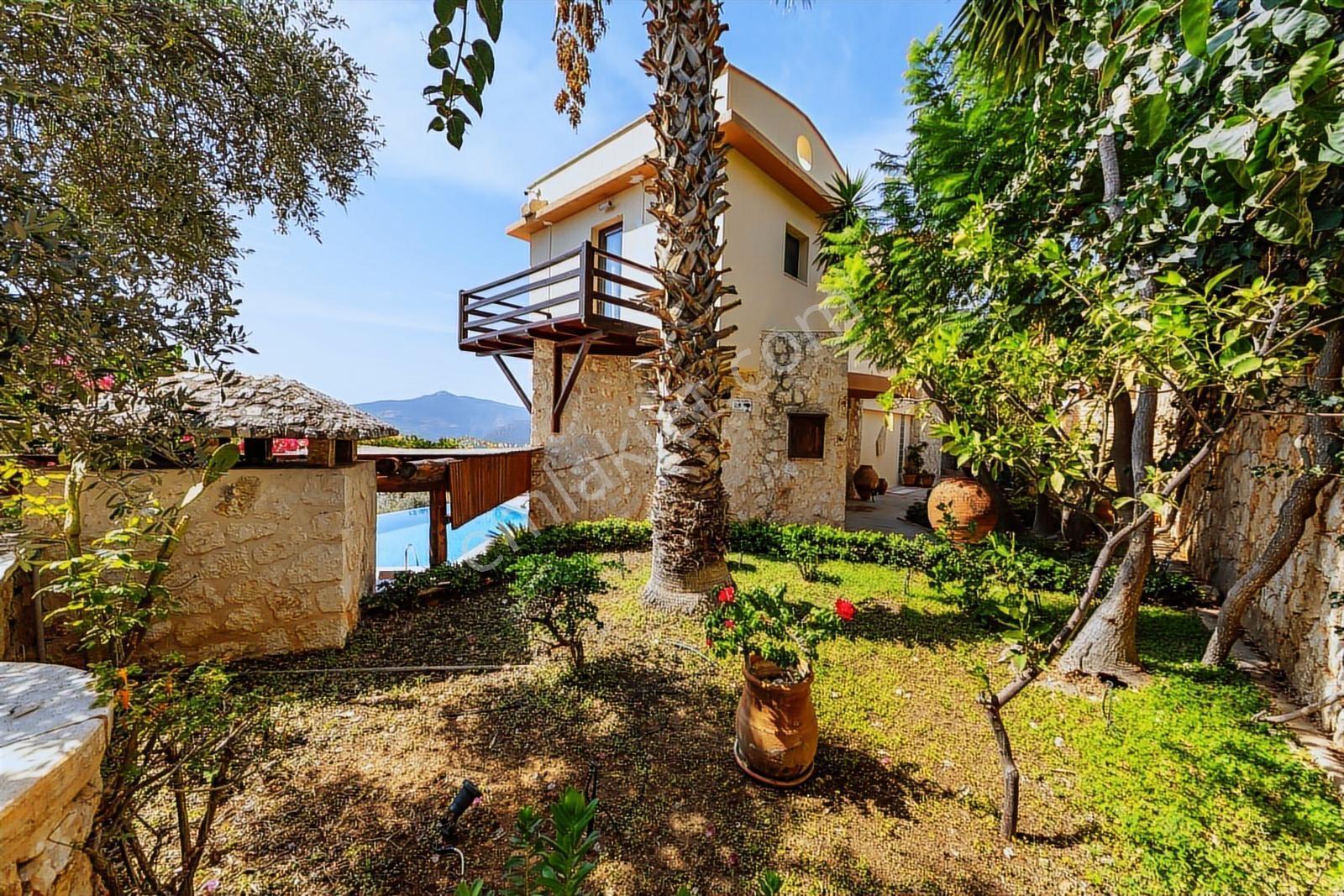 Muhteşem Deniz Manzaralı Geniş Bahçeli Villa - Görsel 6