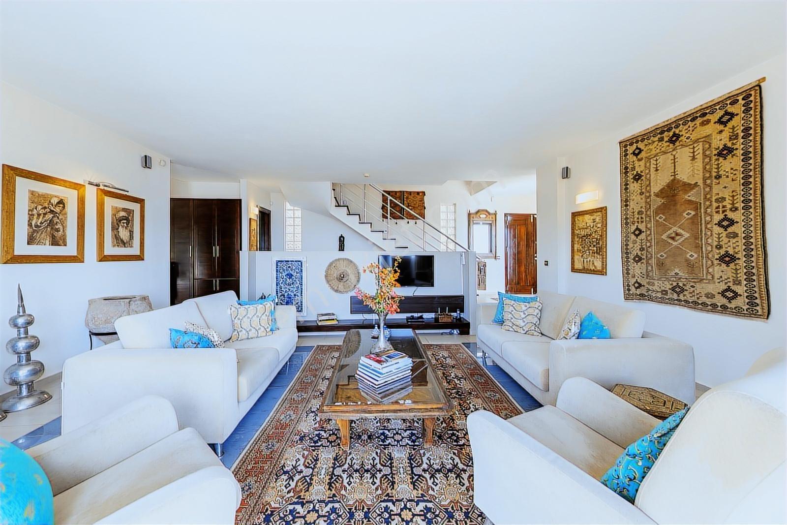 Muhteşem Deniz Manzaralı Geniş Bahçeli Villa - Görsel 27