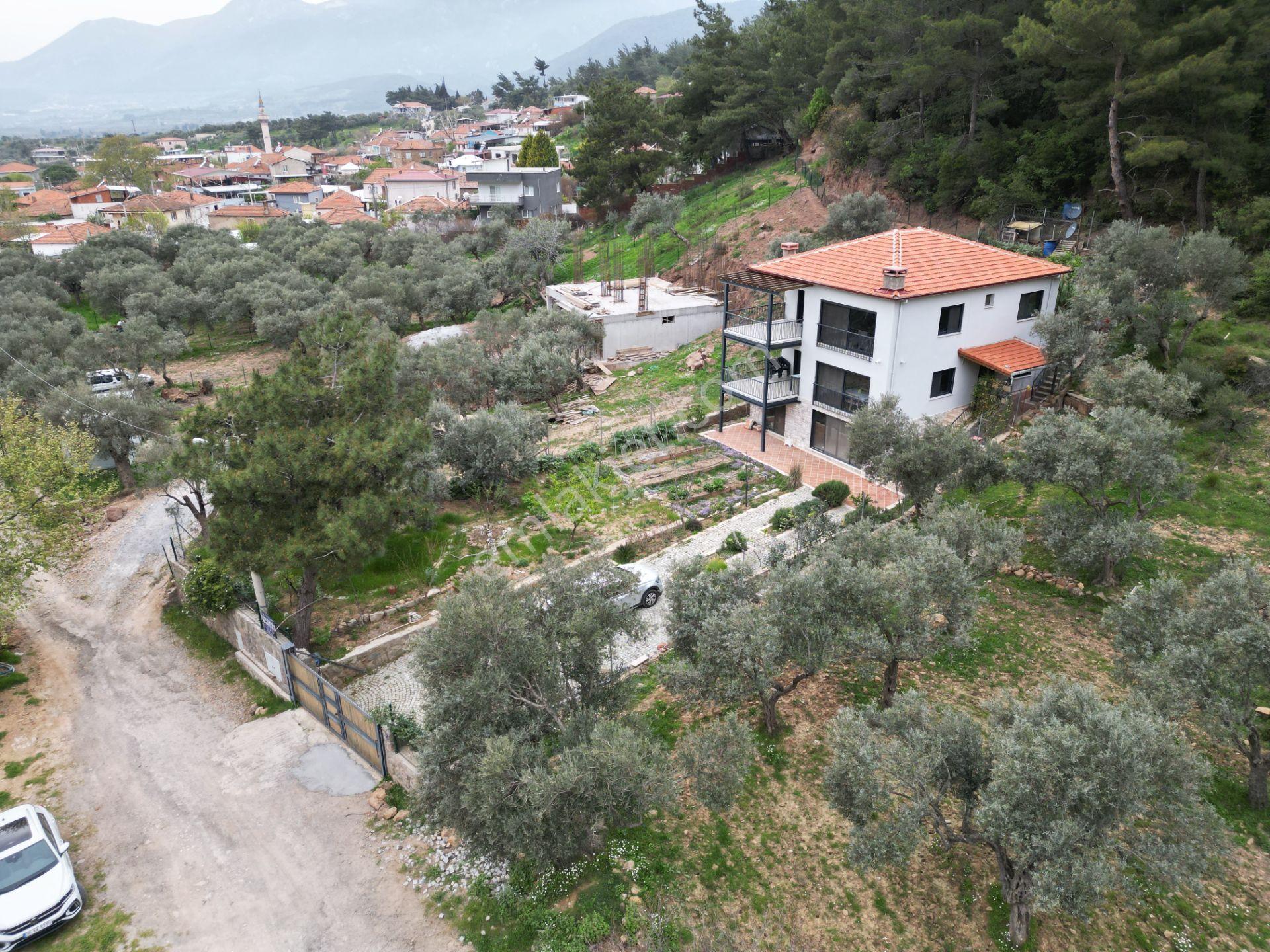 Kemalpaşa Dereköy’de Satılık Tripleks Özel Tasarımlı Villa - Görsel 30