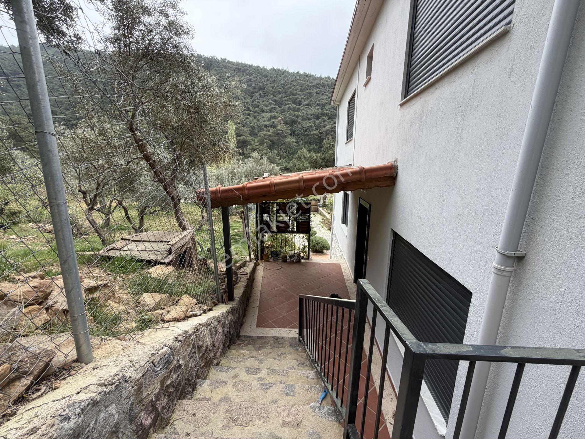 Kemalpaşa Dereköy’de Satılık Tripleks Özel Tasarımlı Villa - Görsel 27