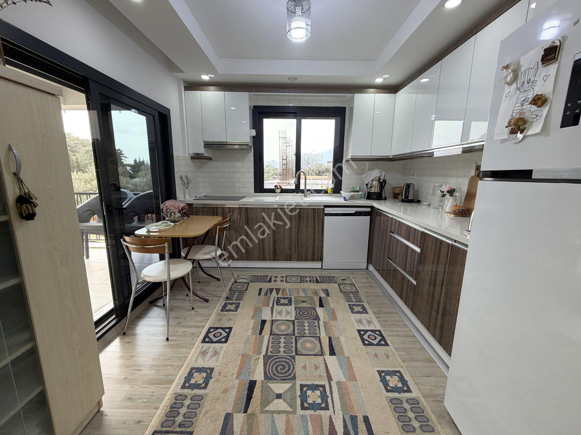 Kemalpaşa Dereköy’de Satılık Tripleks Özel Tasarımlı Villa - Görsel 10