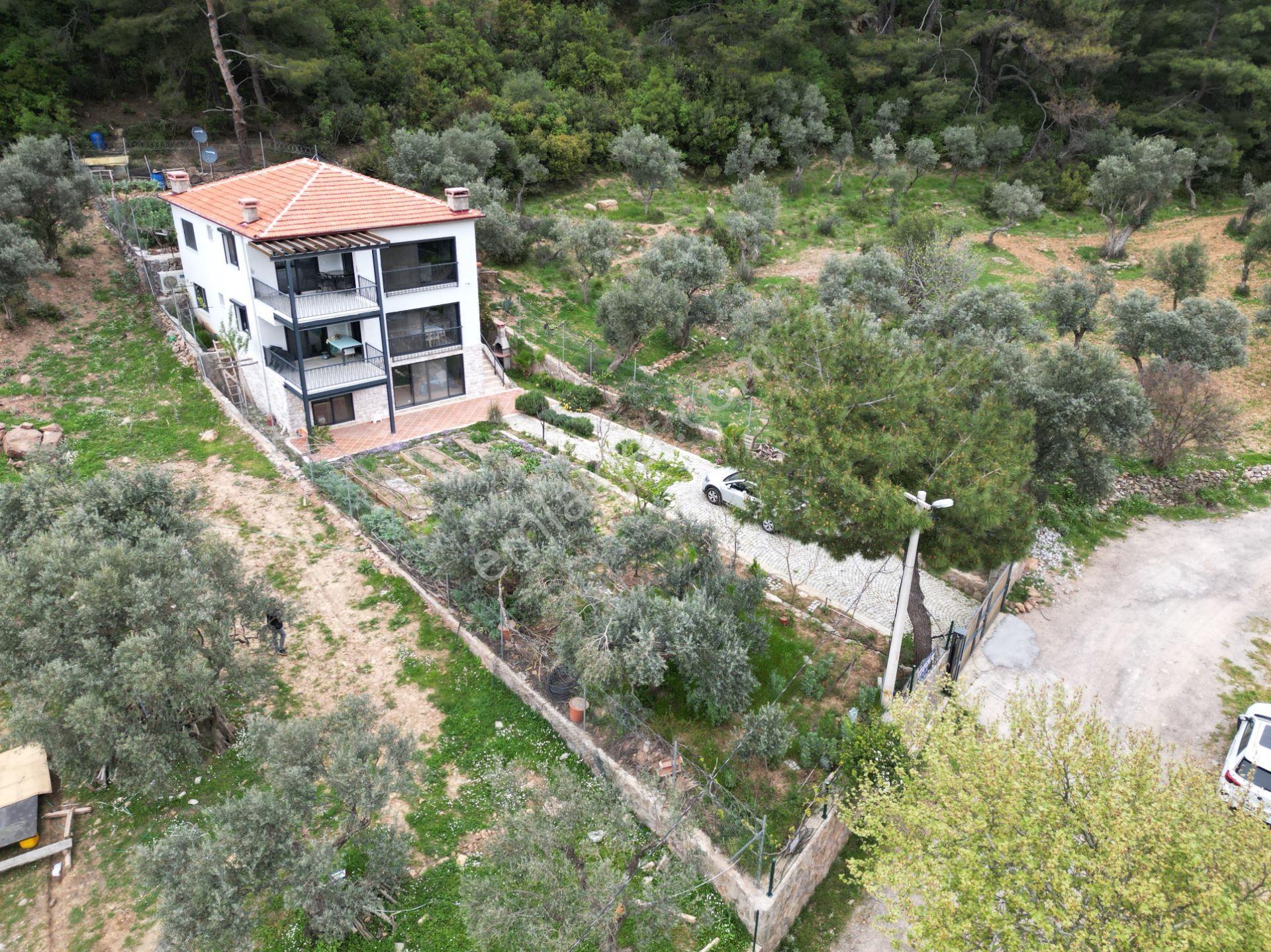 Kemalpaşa Dereköy’de Satılık Tripleks Özel Tasarımlı Villa - Görsel 32