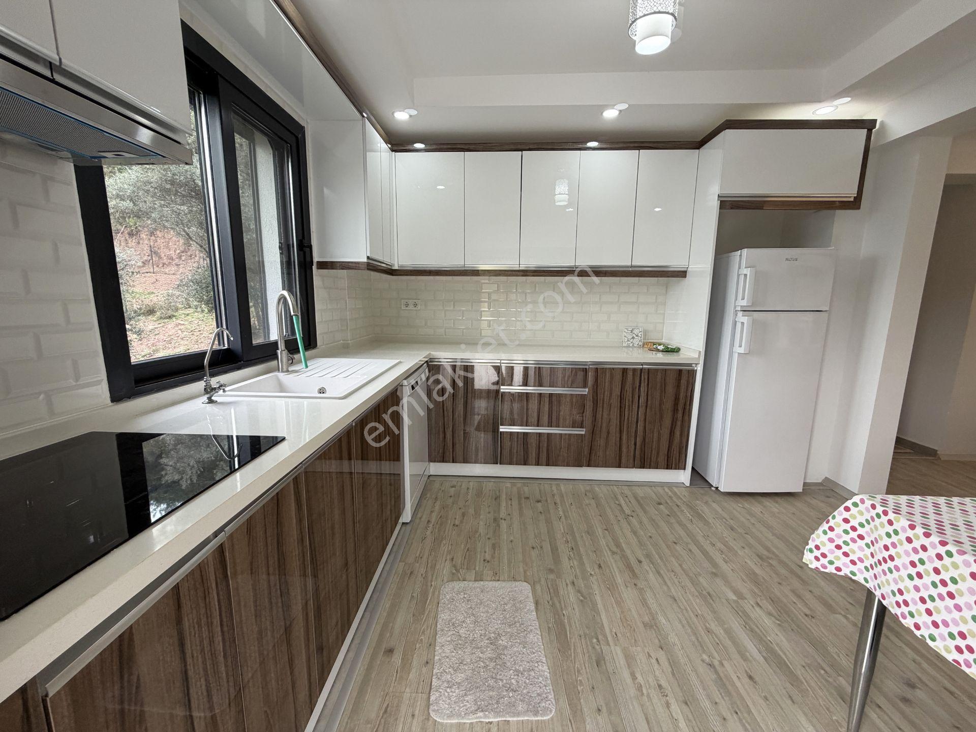 Kemalpaşa Dereköy’de Satılık Tripleks Özel Tasarımlı Villa - Görsel 21