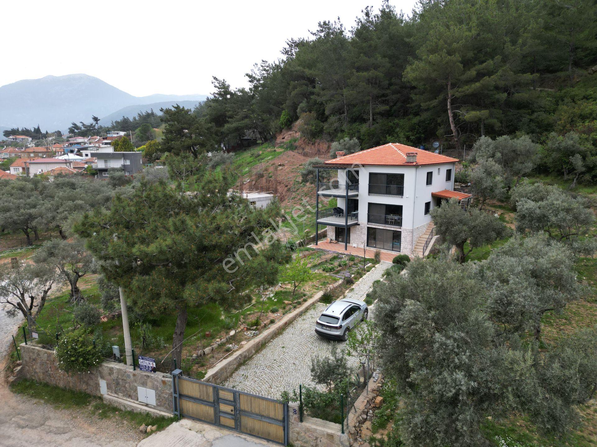 Kemalpaşa Dereköy’de Satılık Tripleks Özel Tasarımlı Villa - Görsel 31
