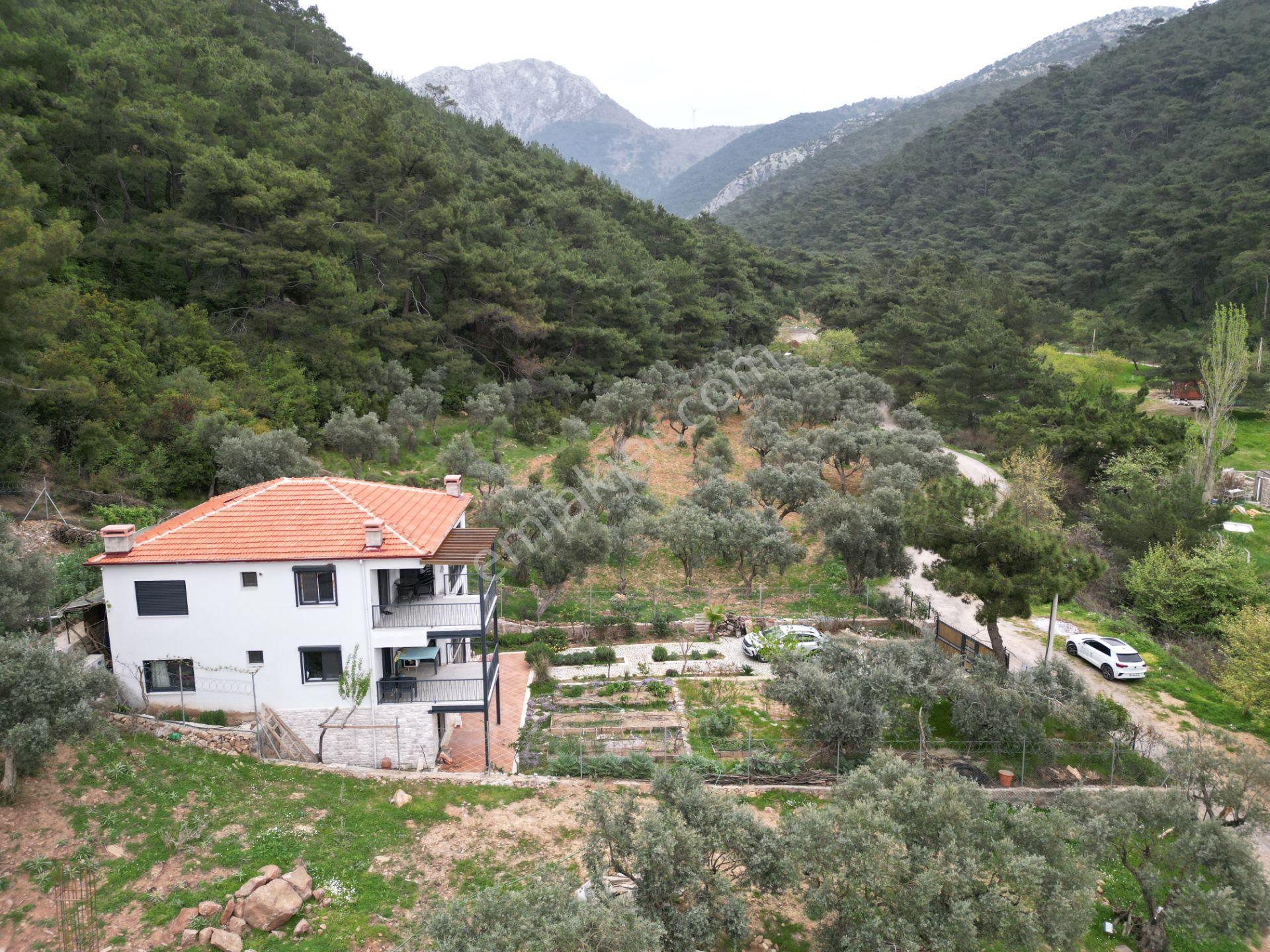 Kemalpaşa Dereköy’de Satılık Tripleks Özel Tasarımlı Villa - Görsel 33