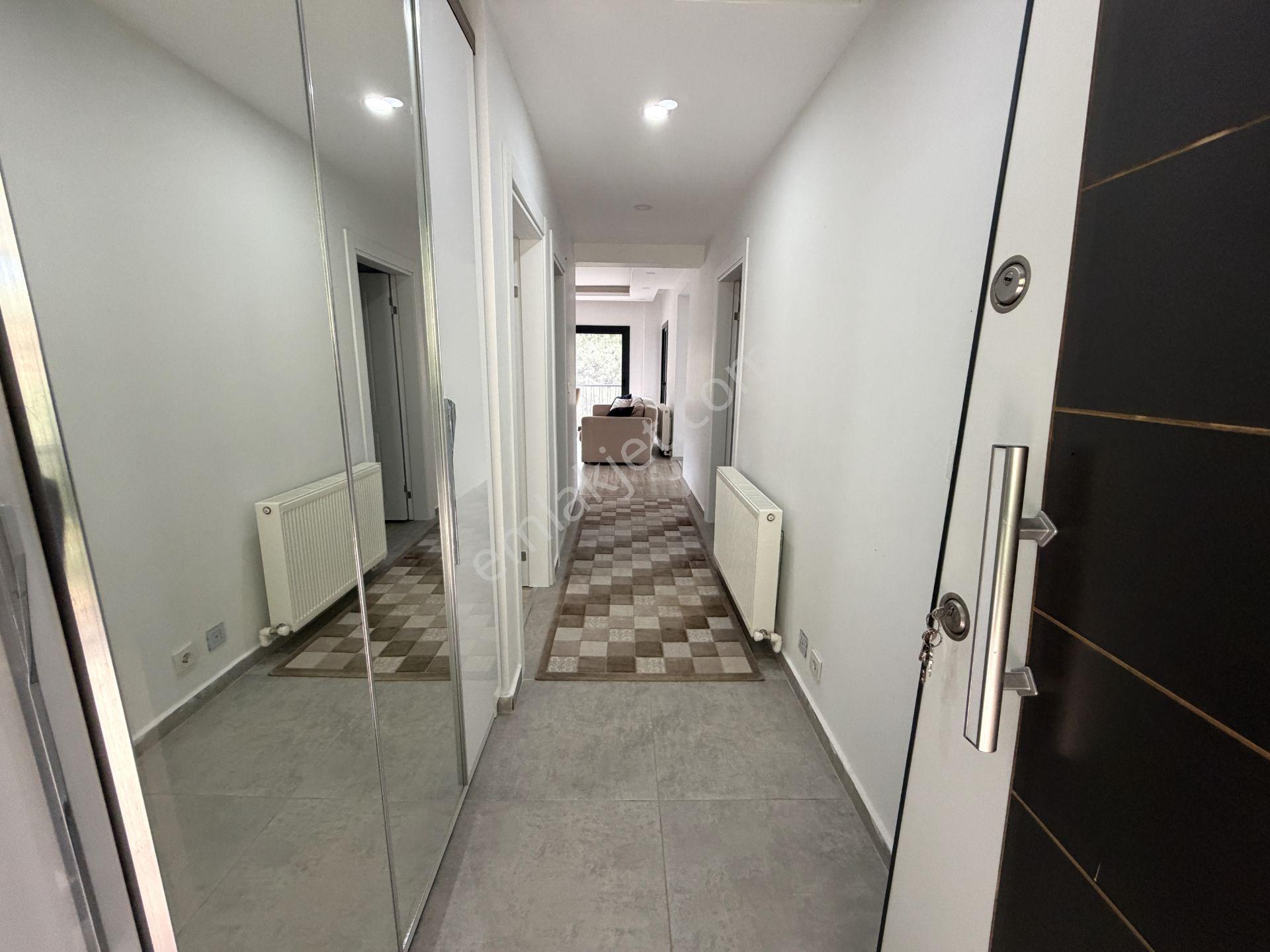 Kemalpaşa Dereköy’de Satılık Tripleks Özel Tasarımlı Villa - Görsel 15