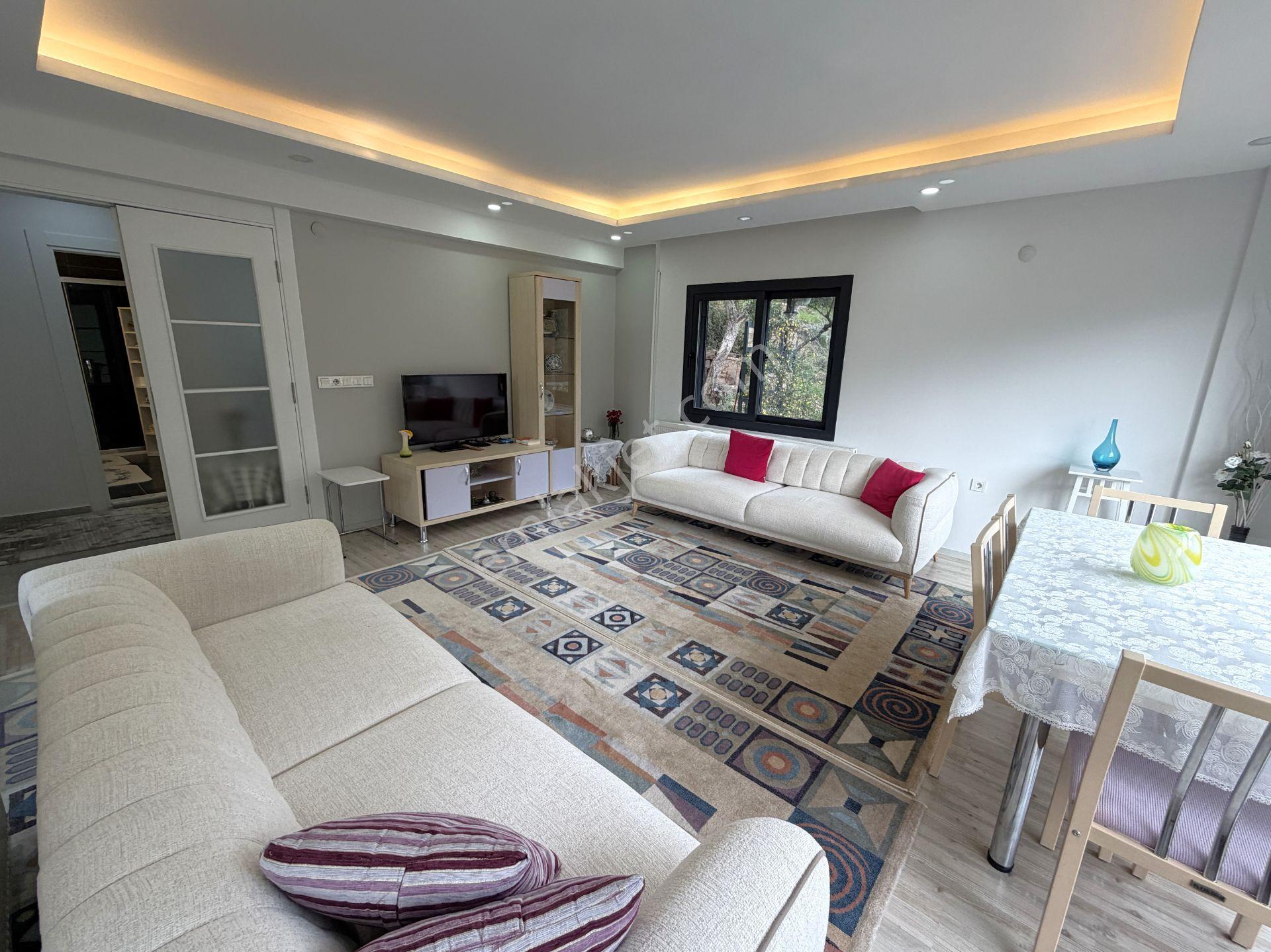 Kemalpaşa Dereköy’de Satılık Tripleks Özel Tasarımlı Villa - Görsel 9