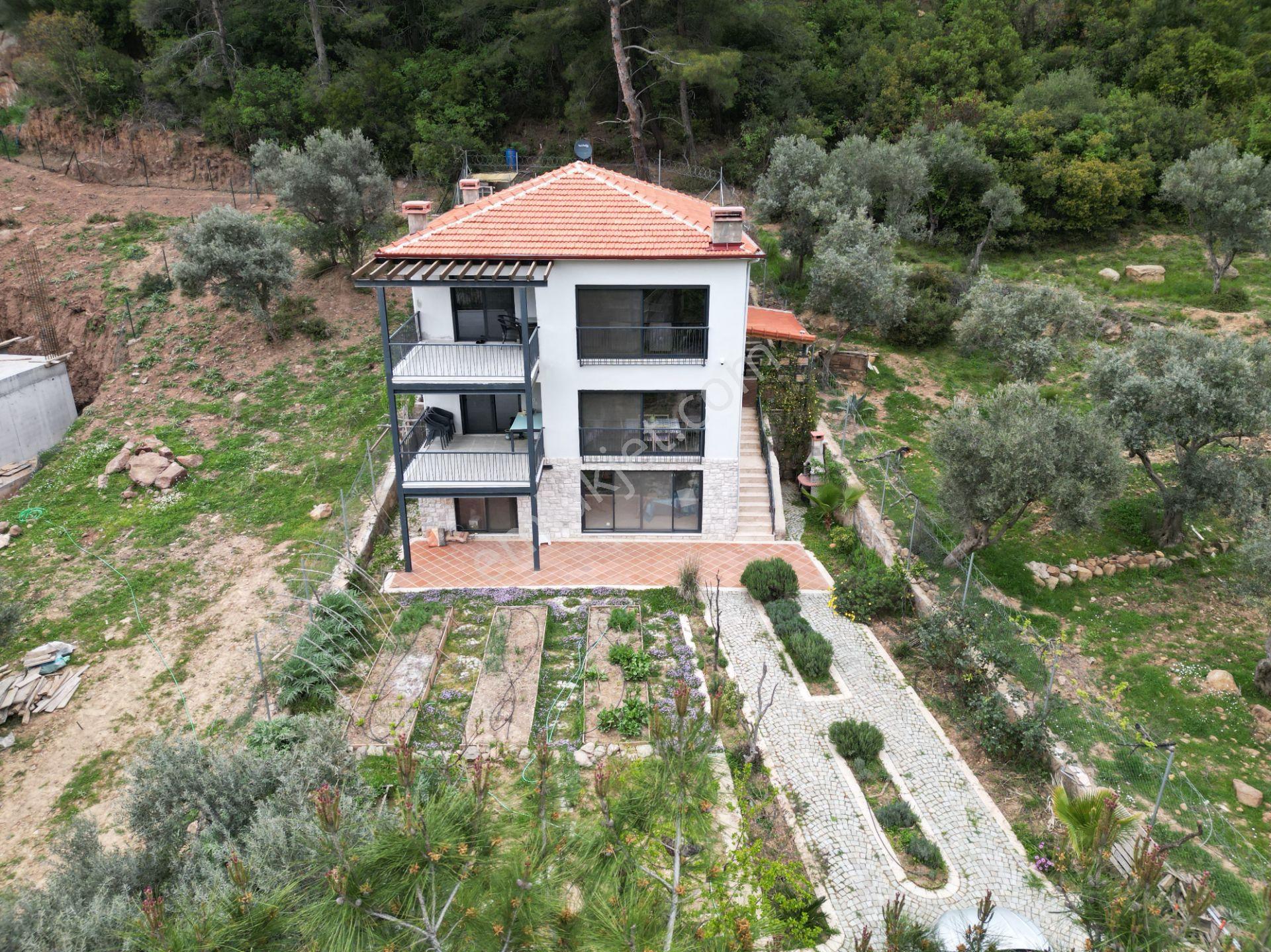 Kemalpaşa Dereköy’de Satılık Tripleks Özel Tasarımlı Villa - Görsel 29
