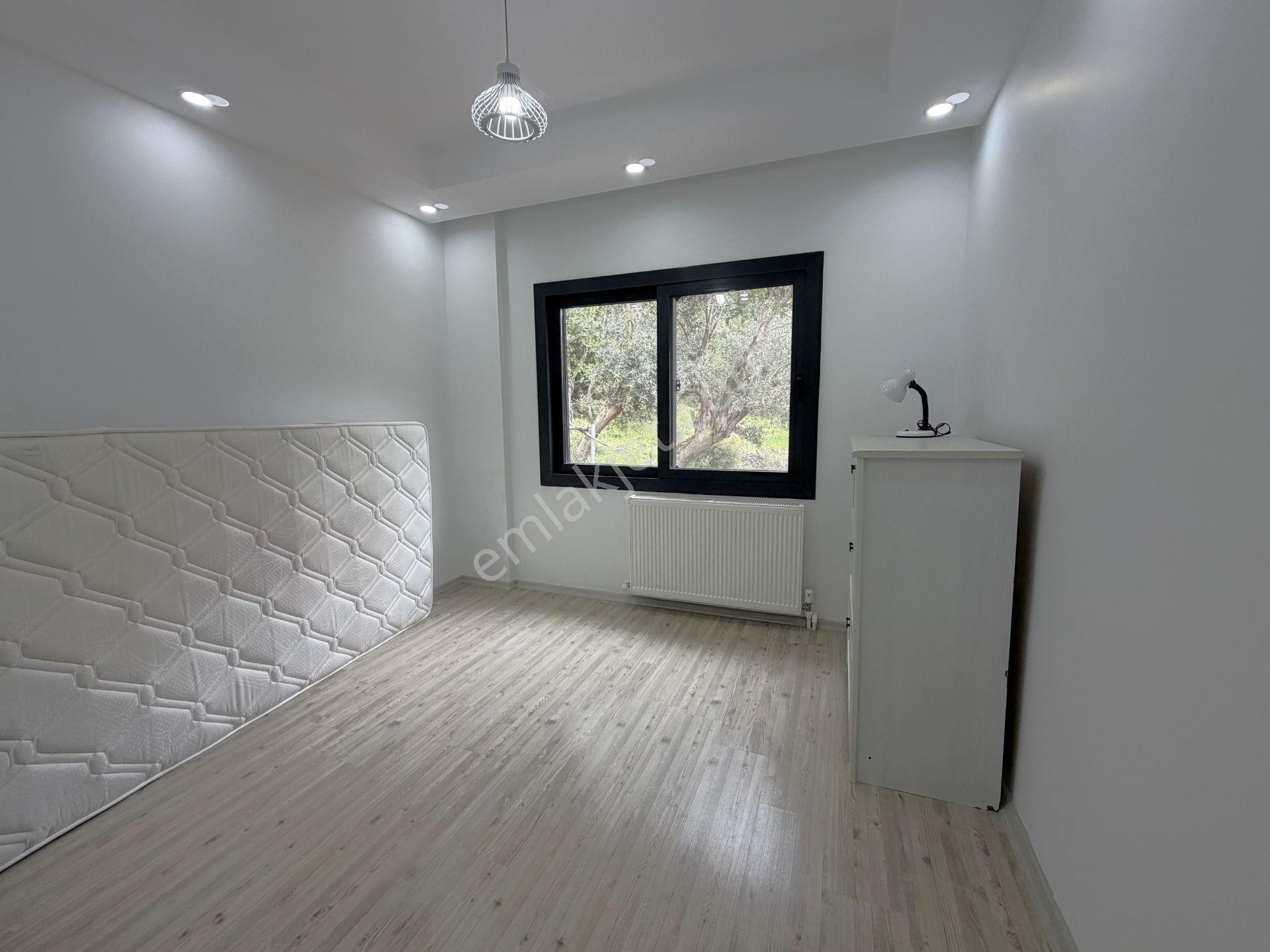 Kemalpaşa Dereköy’de Satılık Tripleks Özel Tasarımlı Villa - Görsel 24