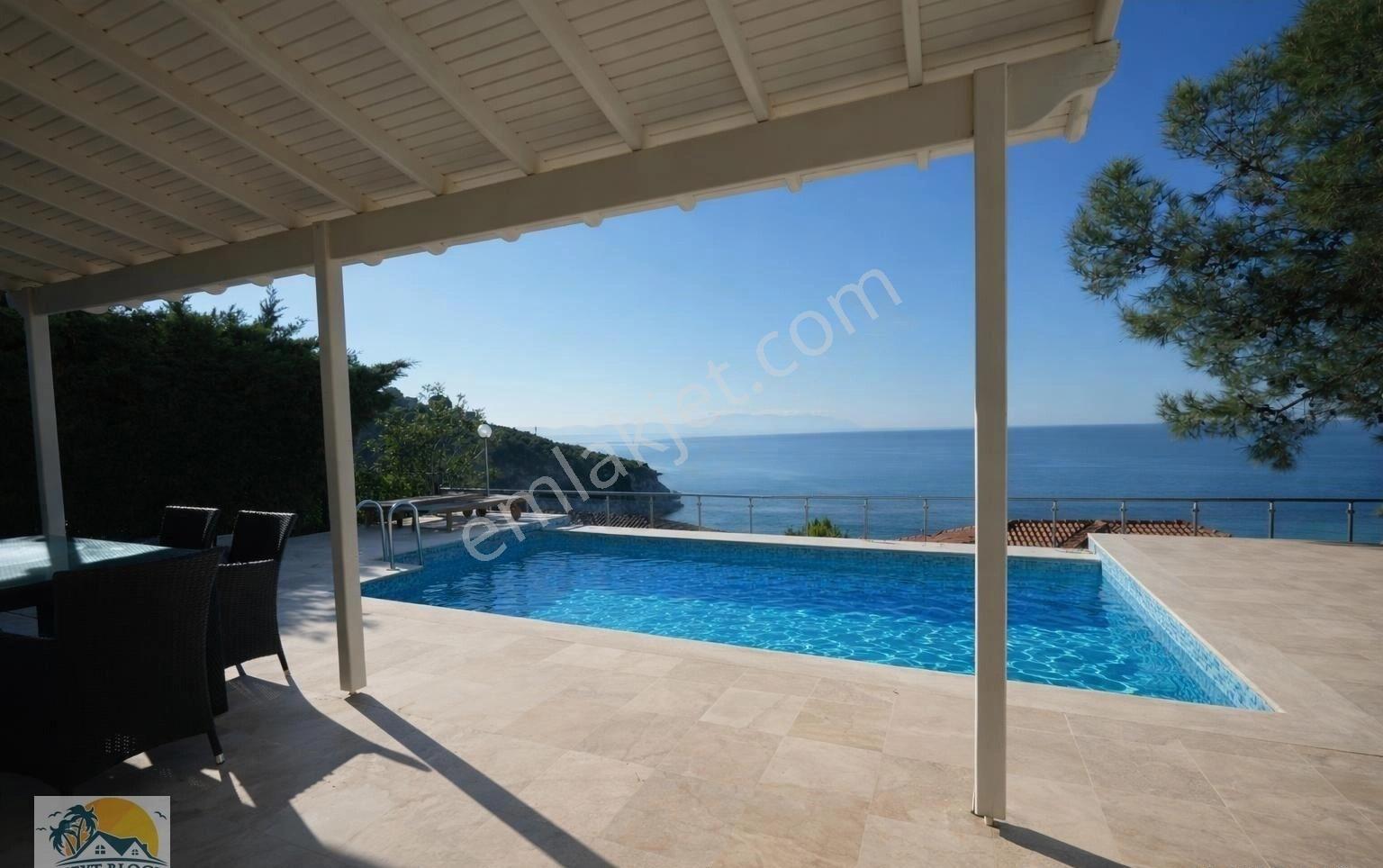 Zinos Villalarında Özel Koya Sahip Prestijli Konumda Villa - Görsel 6