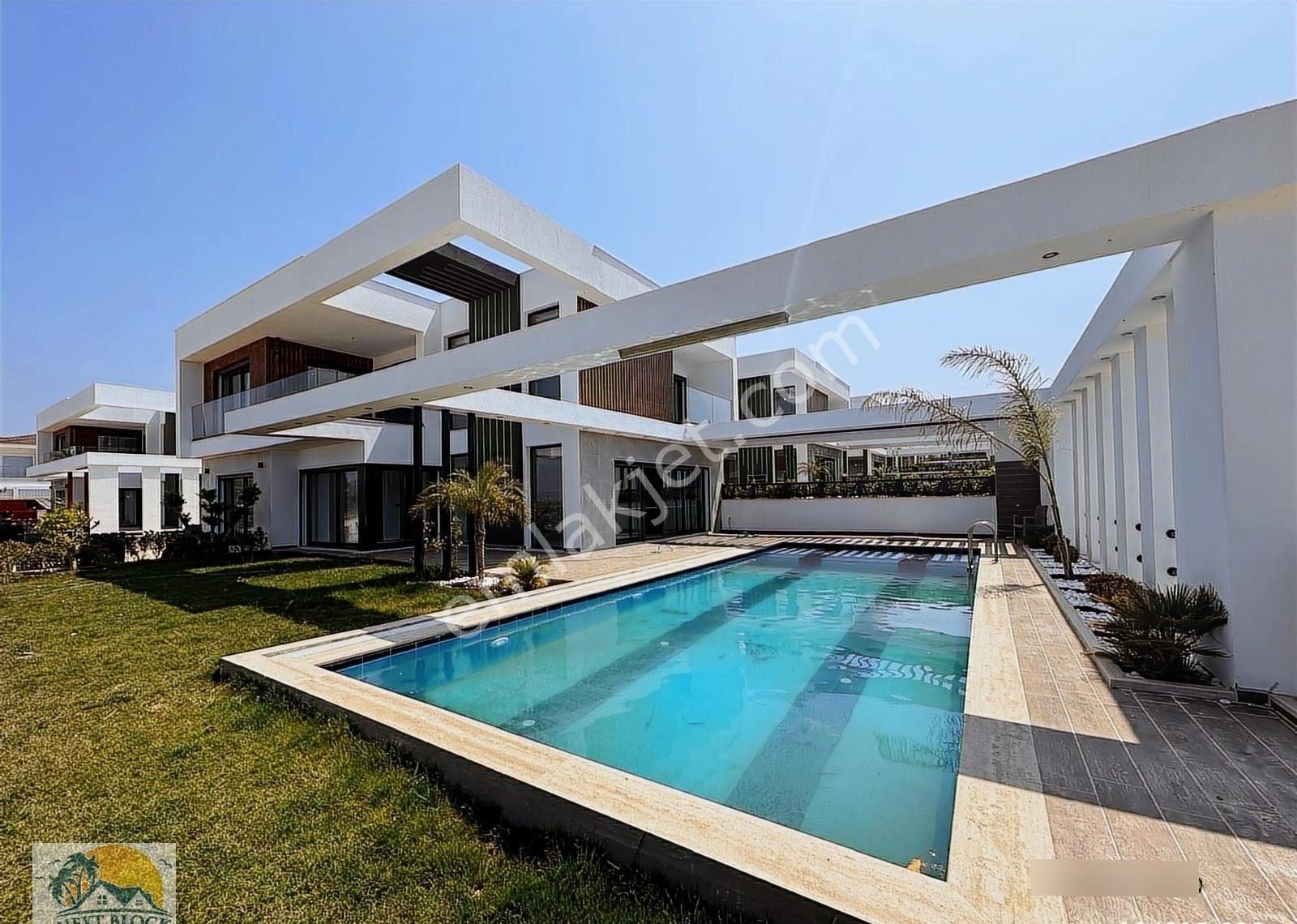 Kuşadası Soğucak'ta Full Deniz Manzaralı Müstakil Villa - Görsel 2