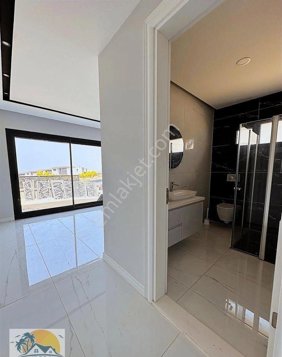 Kuşadası Soğucak'ta Full Deniz Manzaralı Müstakil Villa - Görsel 25