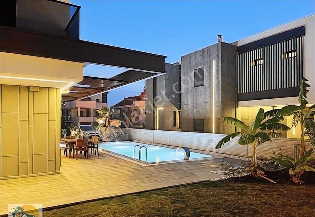 Kuşadası Değirmendere'de Full Eşyalı 520 M2 Arsa İçi 4+1 Villa - Görsel 22