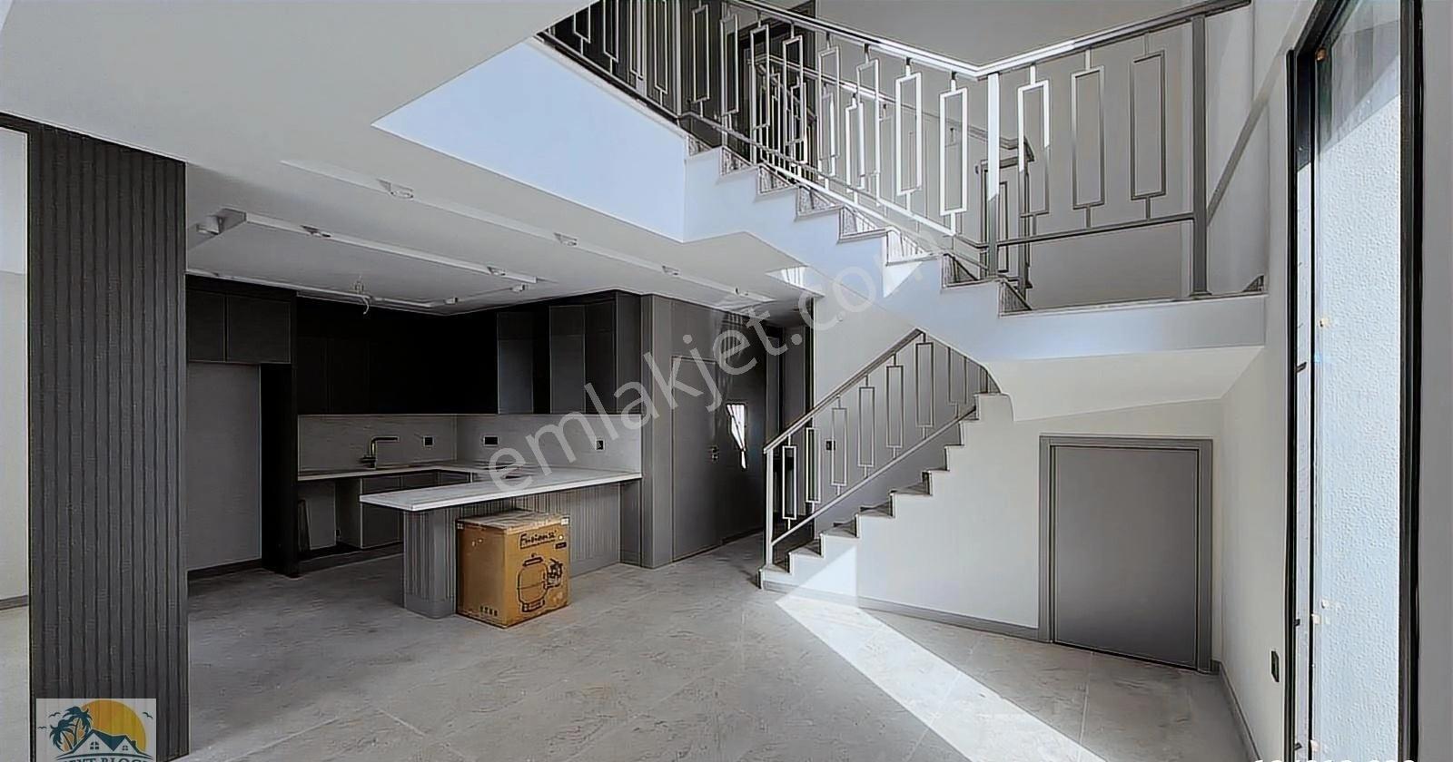 Kuşadası Soğucak'ta Acil Satılık Müstakil 4+1 Villa - Görsel 9