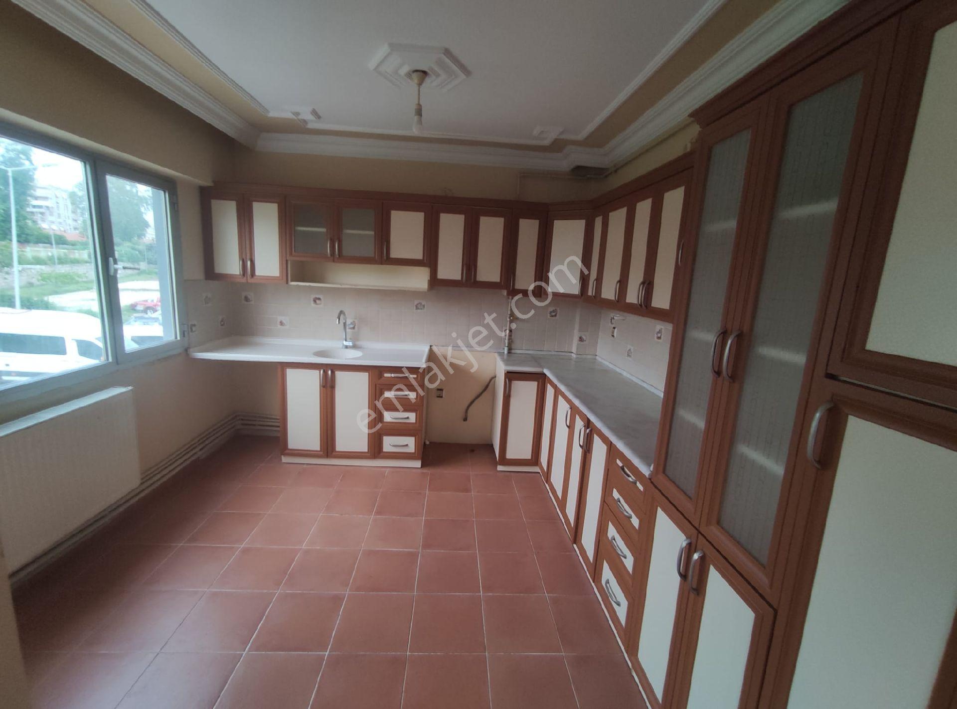 🏡✨ Nazilli Yeni Mahalle’de Çarşıya Yakın 3+1 145 M² Geniş Kiralık Daire - Görsel 25