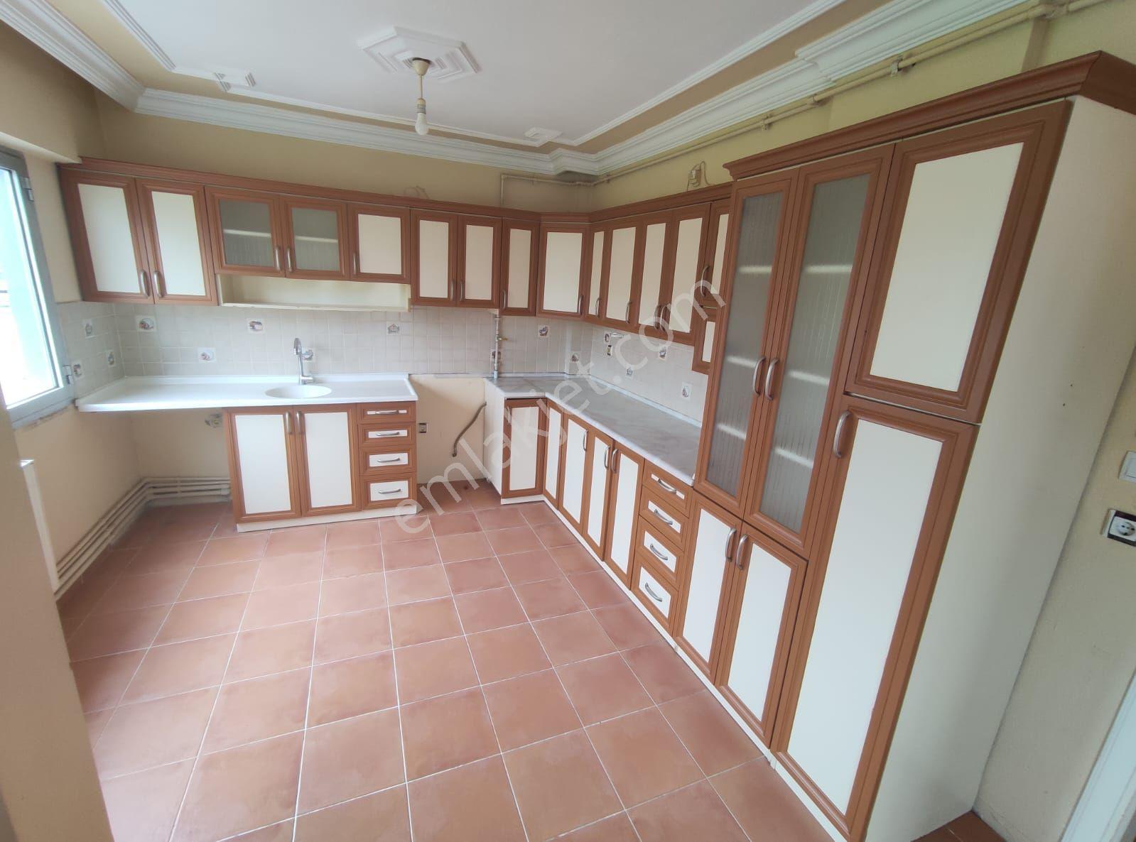 🏡✨ Nazilli Yeni Mahalle’de Çarşıya Yakın 3+1 145 M² Geniş Kiralık Daire - Görsel 2