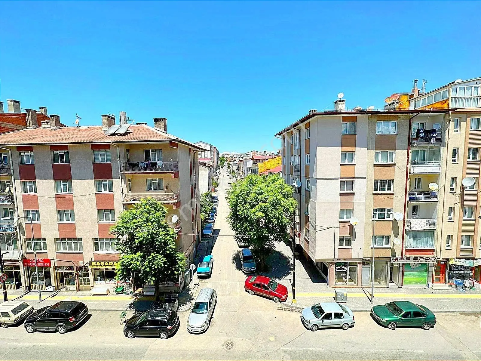 Karahan Emlaktan Kiralık 3+1*4.kat*125 M²*millet Bahçesi Üstünde - Görsel 4
