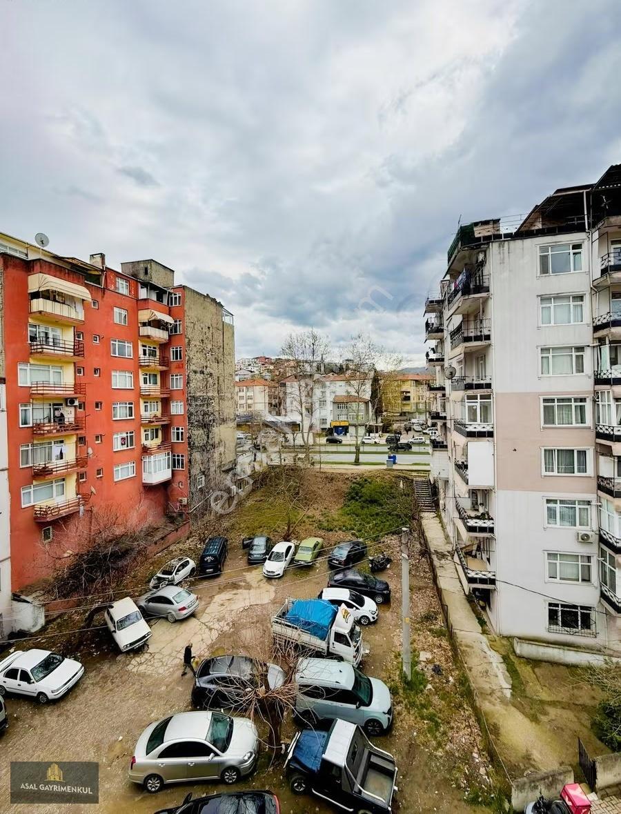 Merkezde Aile Binasında Kiralık Daire