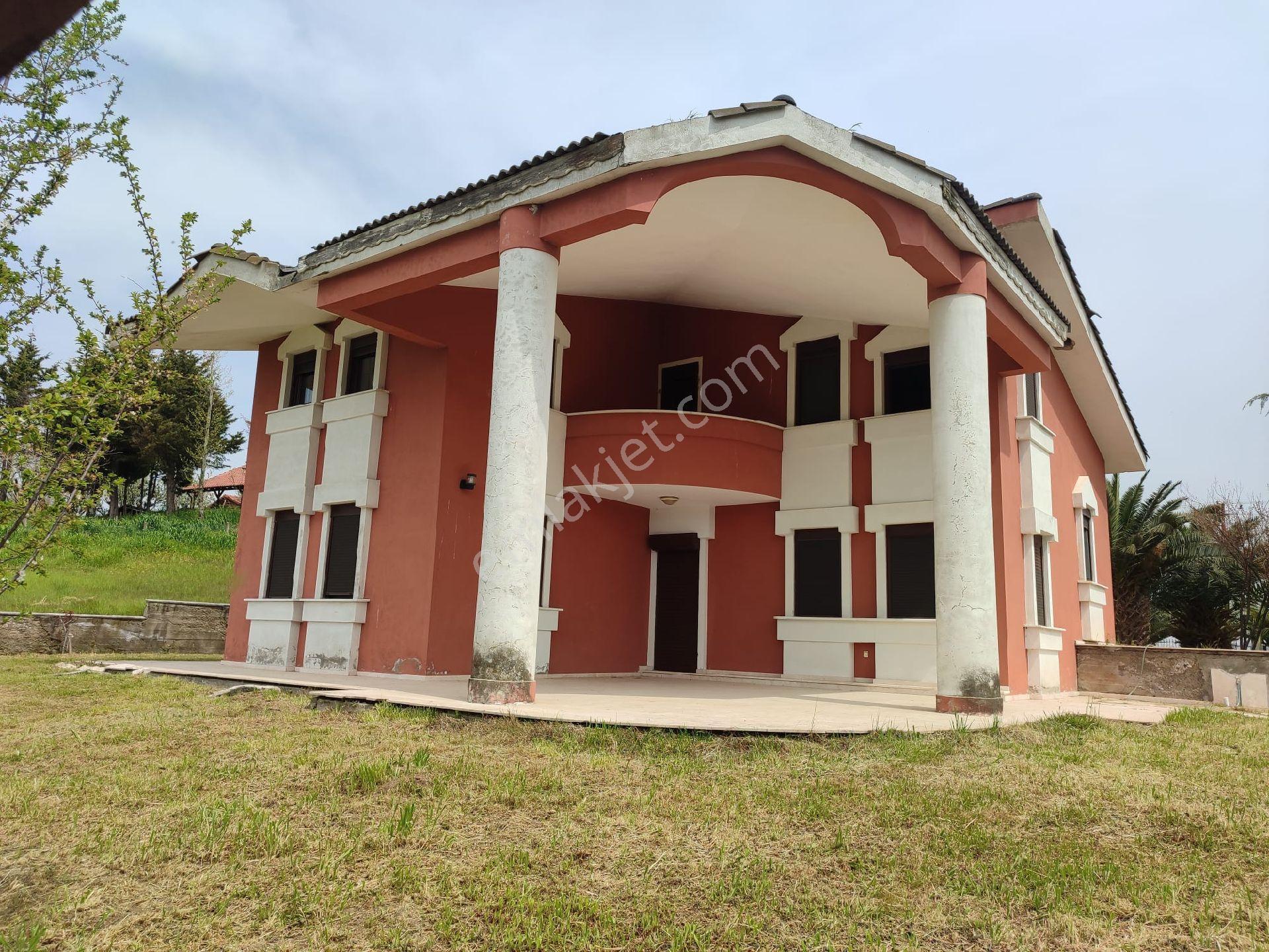 Yalova Kazimiye Köyünde Emsalsiz 3.952 M2 Arsa İçinde Villa