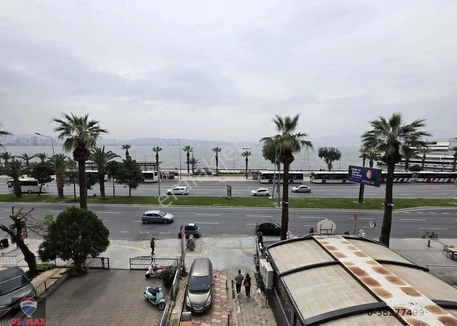 Karşıyaka Yalı Bulvarı Denız Manzaralı 2+1 Satılık Daıre