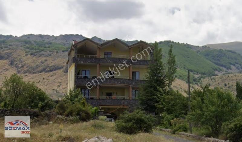 Hacılarda Manzaralı 2.000 M² İçinde 4 Katlı Geniş Aile Villası