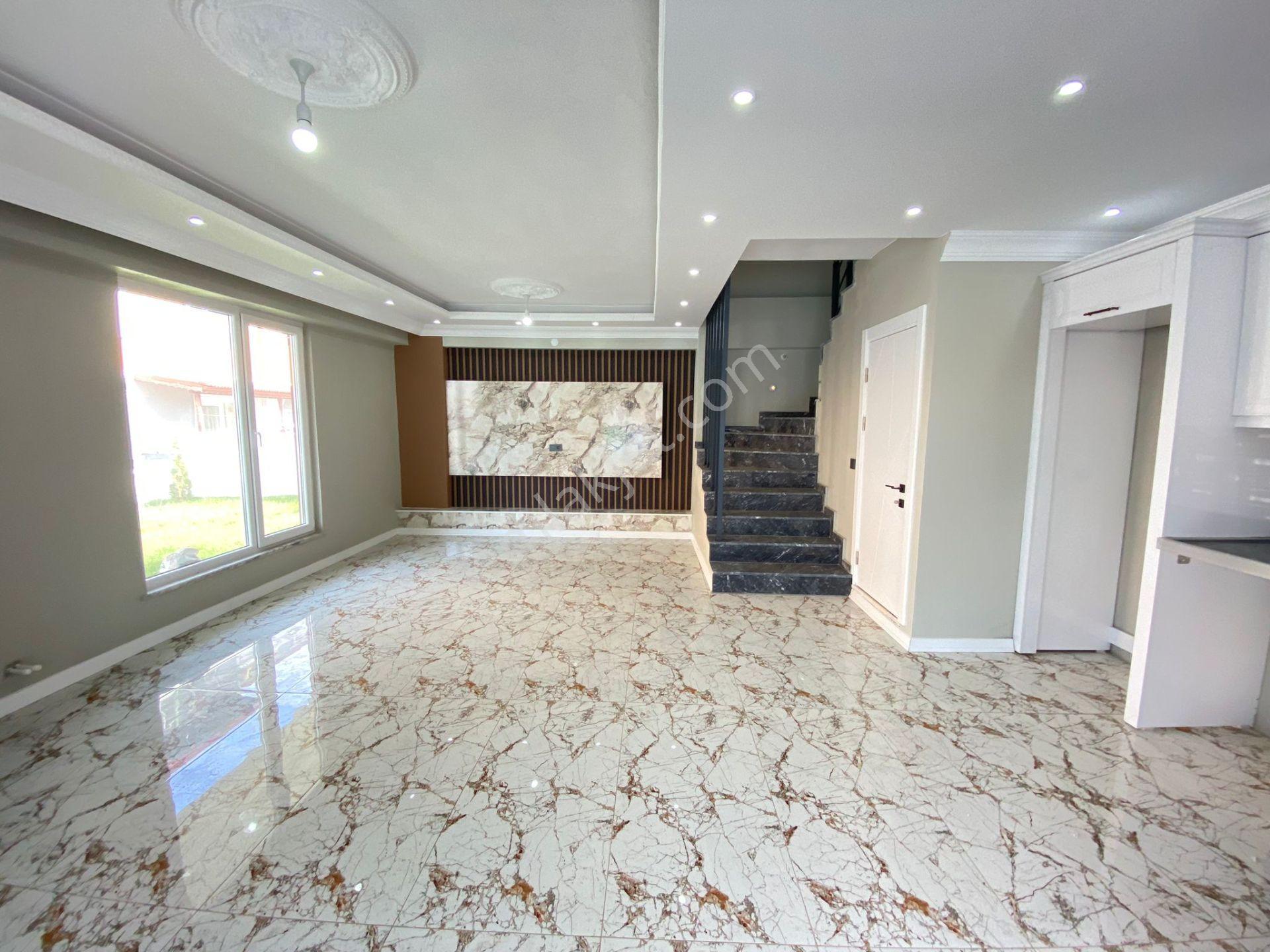 Harunyılmaz İnşaa"ttan 4+1 210m2 Havuzlu Otaparklı Muthiş Villa - Görsel 9