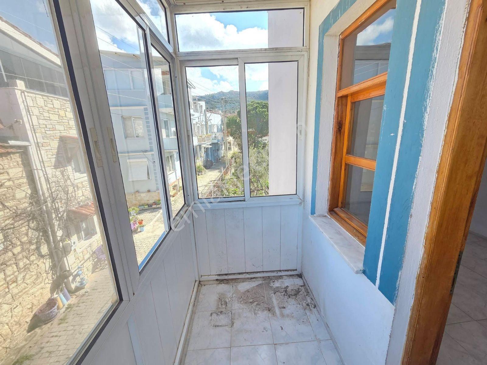 Yenifoça'da Denize Yürüme Mesafesinde Satılık 2+1 Daire - Görsel 10