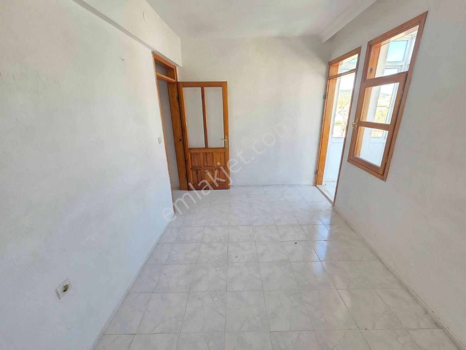 Yenifoça'da Denize Yürüme Mesafesinde Satılık 2+1 Daire - Görsel 12