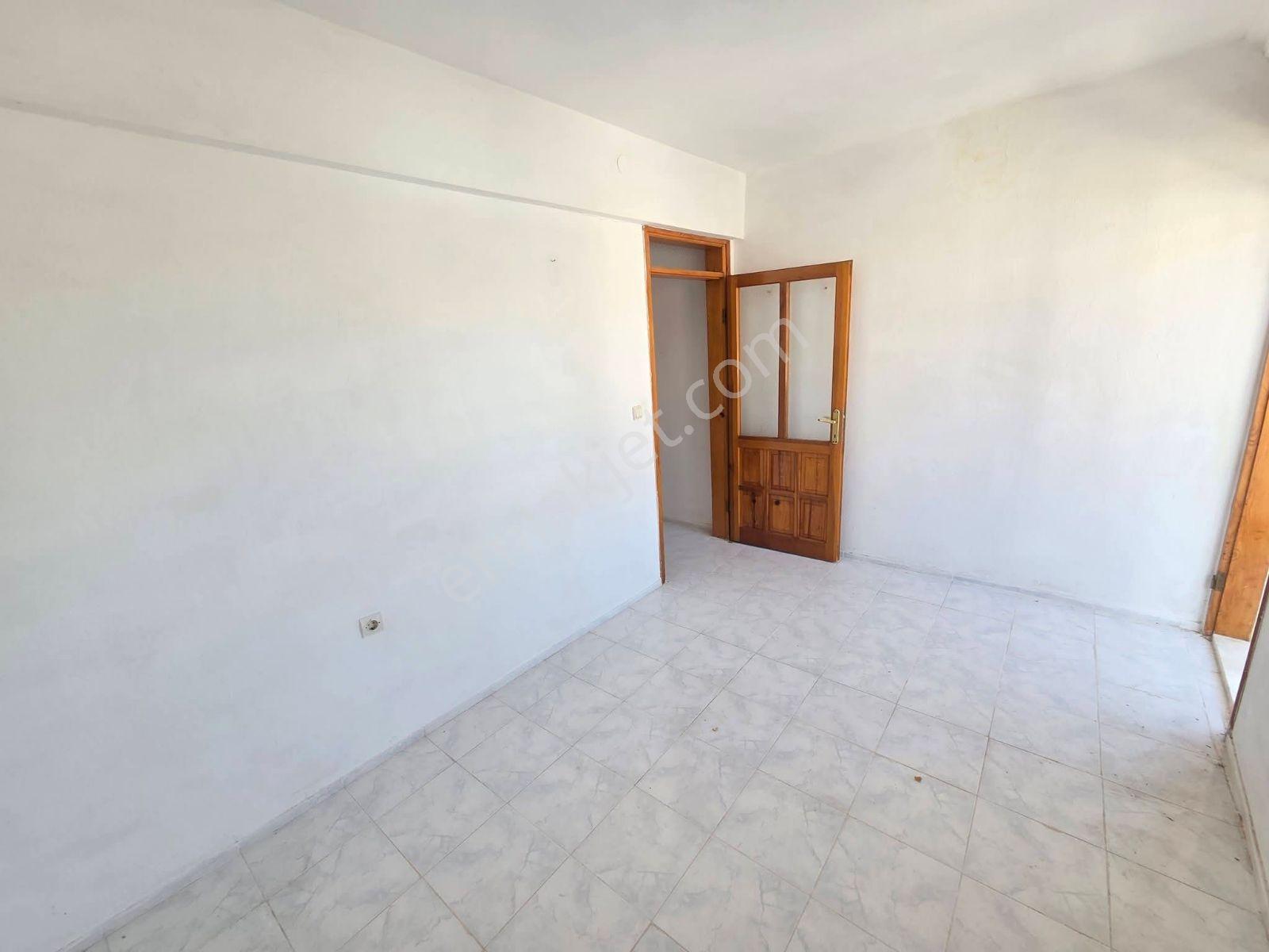 Yenifoça'da Denize Yürüme Mesafesinde Satılık 2+1 Daire - Görsel 8