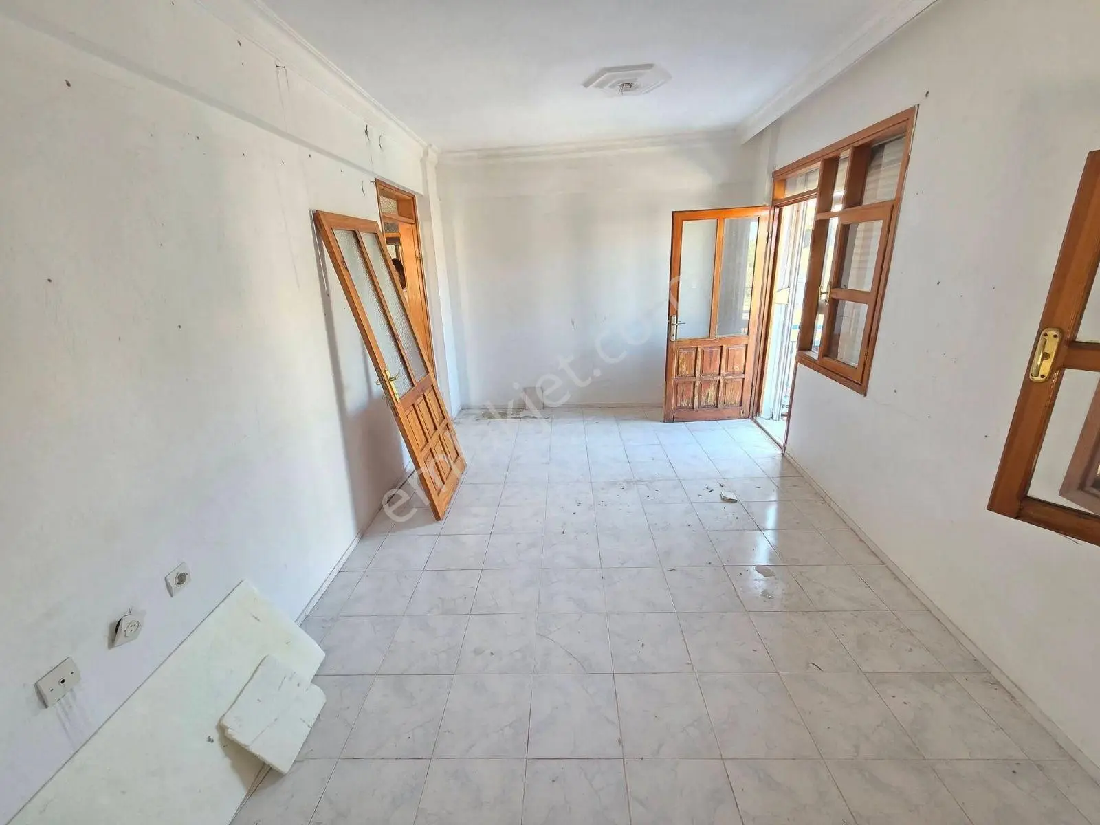 Yenifoça'da Denize Yürüme Mesafesinde Satılık 2+1 Daire - Görsel 4