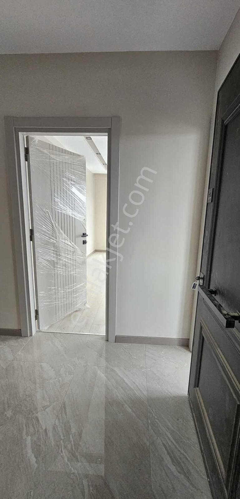 Çınarlı'da 2+1 K.mutfak Hasarsız İskanlı Kombili Kiralık Daire - Görsel 3