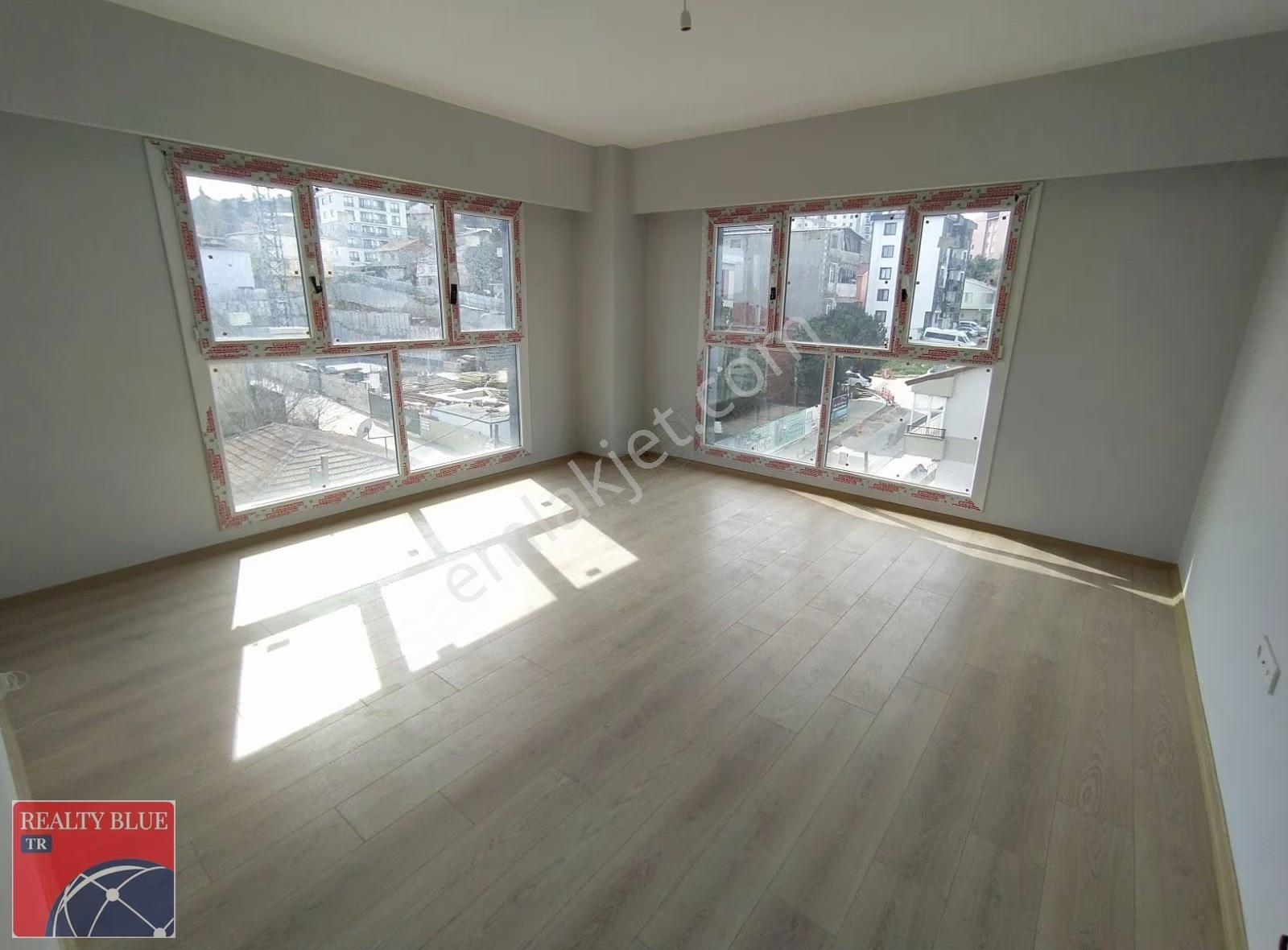 Pendik Velibaba'da Satılık 2+1 Daire Site İçerisinde