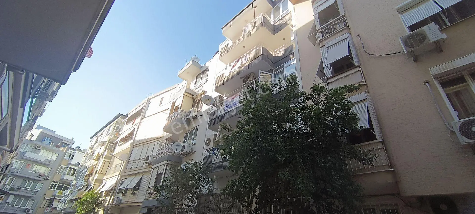 Karşıyaka Tersane’de Sahile Yürüme Mesafesinde 3+1, Çift Cepheli, 2 Balkonlu Ferah Daire!