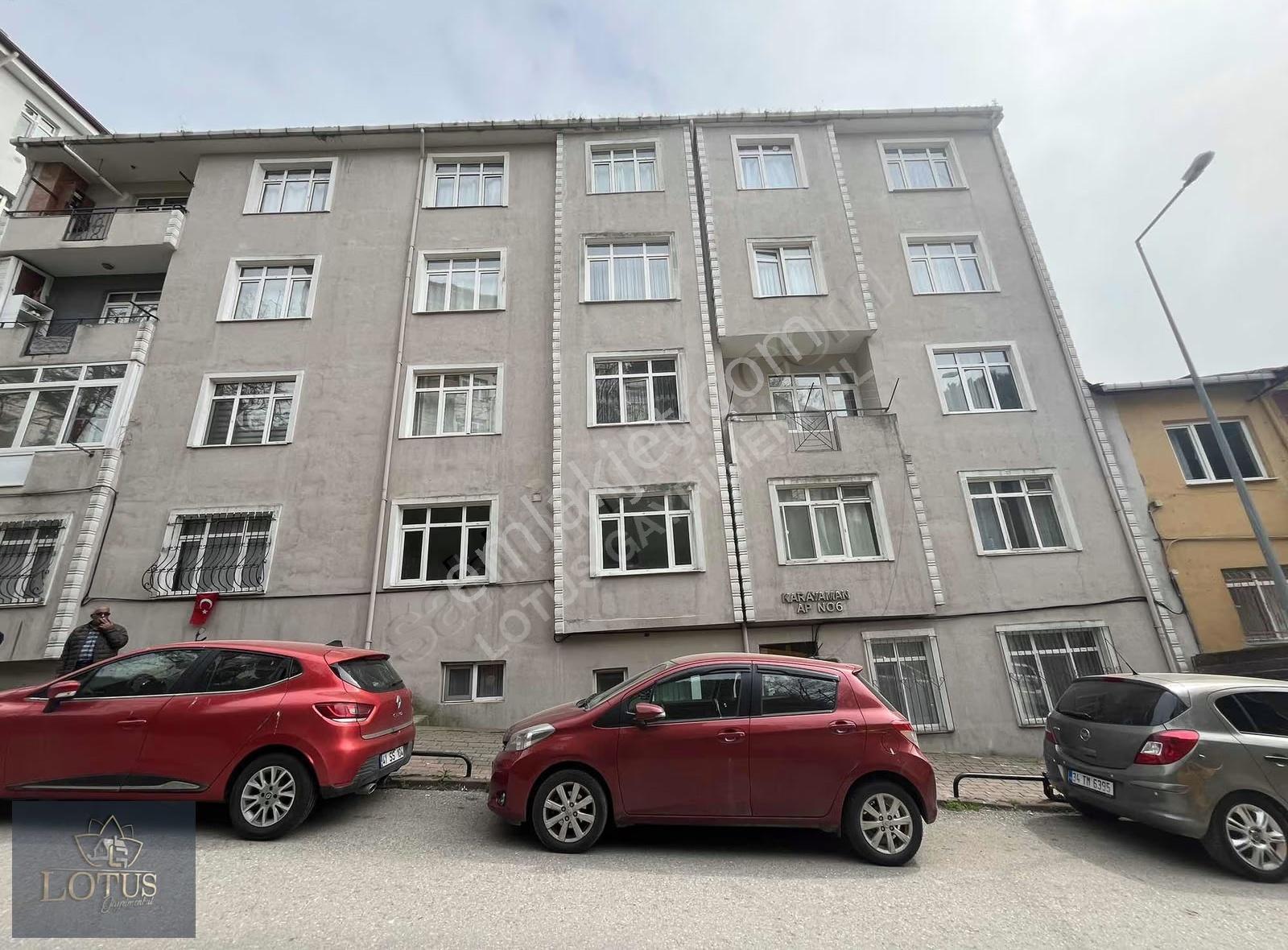 İzmit Orduevinde 2+1 Arakat 100m2 Satılık Daire