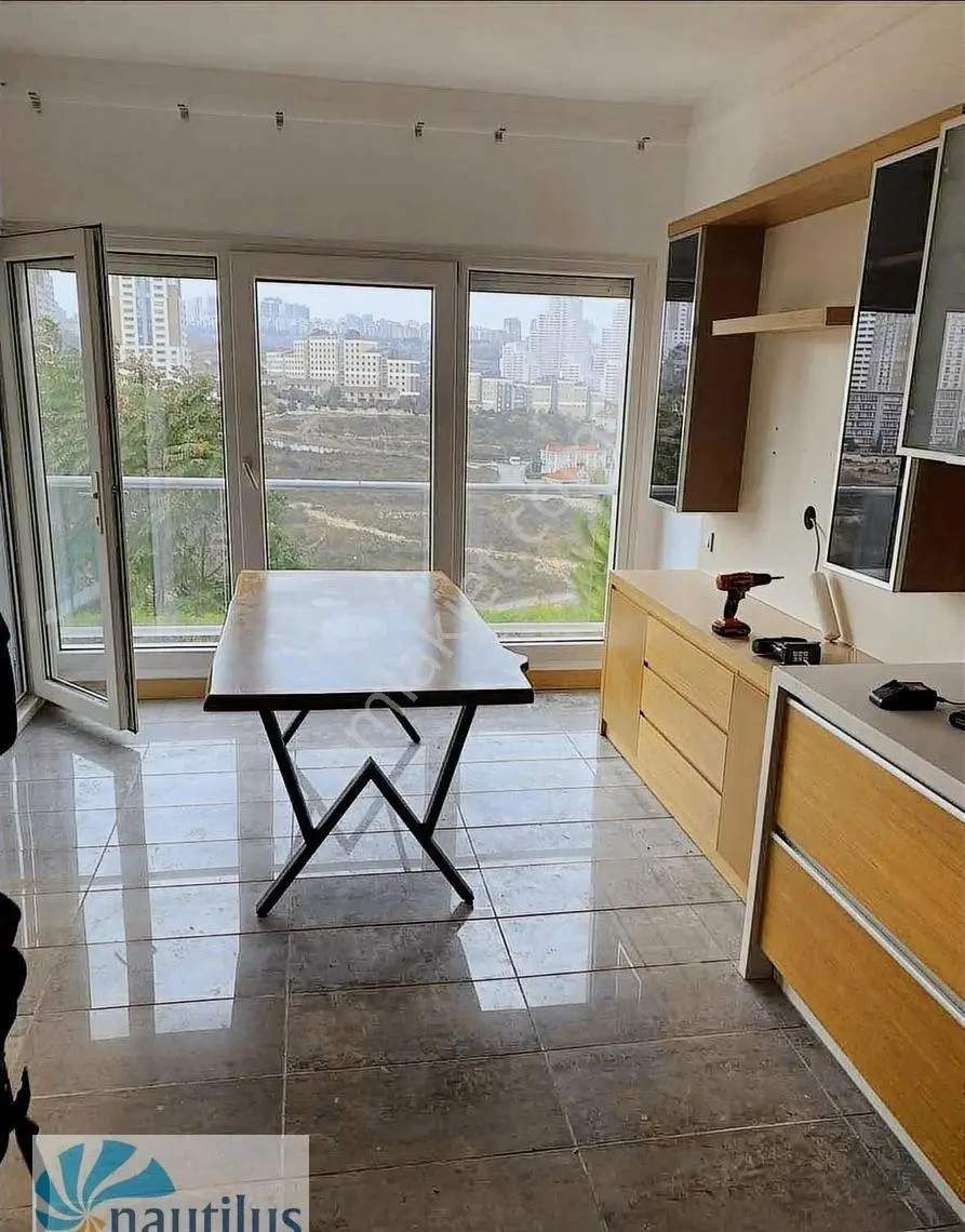 Bahçeşehir Mesa Nurol Kirazlıbahçe Satılık 4+1 Kısa Katlı Blok