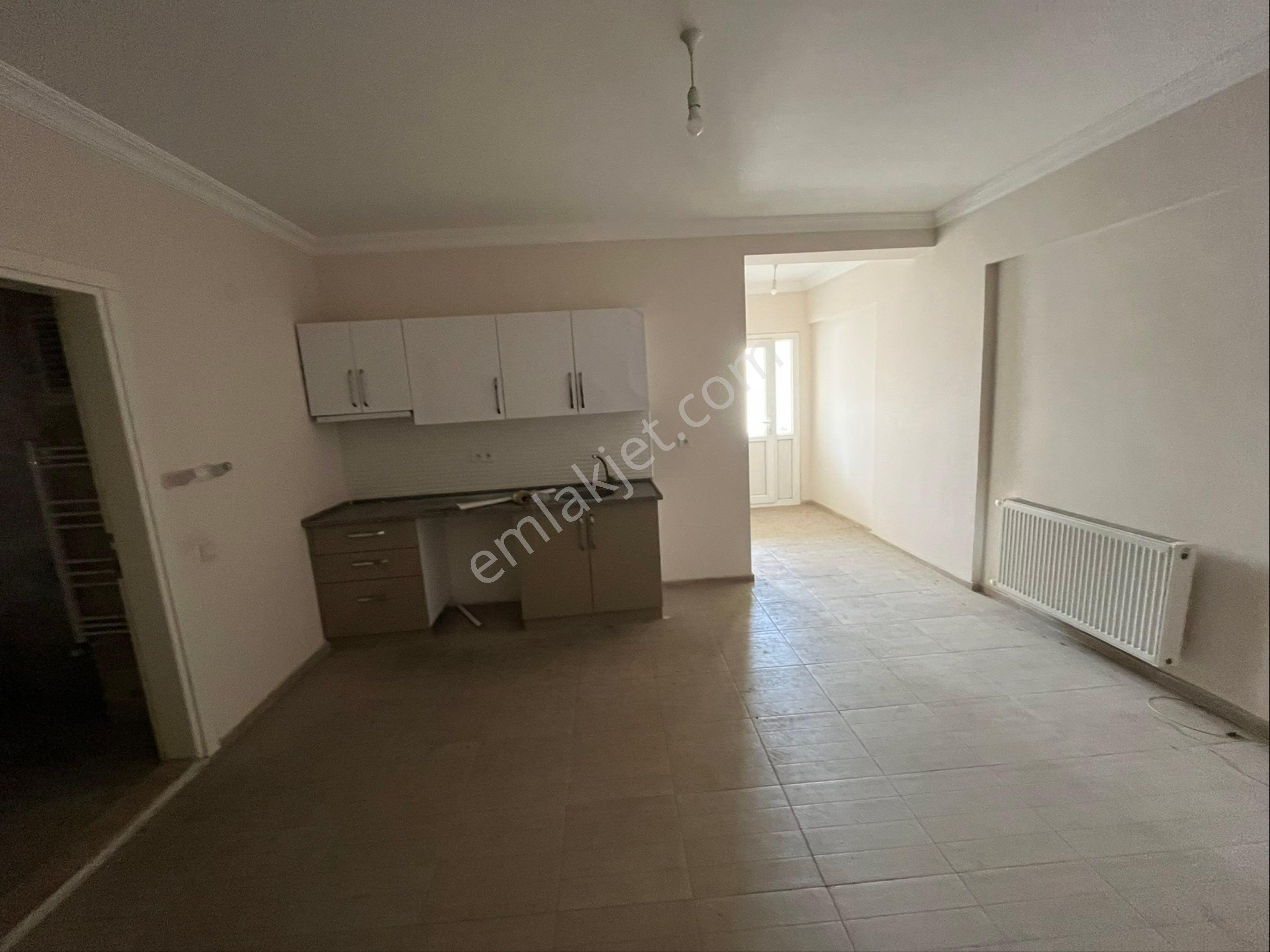 Miray Emlaktan Çarşı İçinde Doğalgazlı Teraslı Kiralık 2+1 Daire - Görsel 4