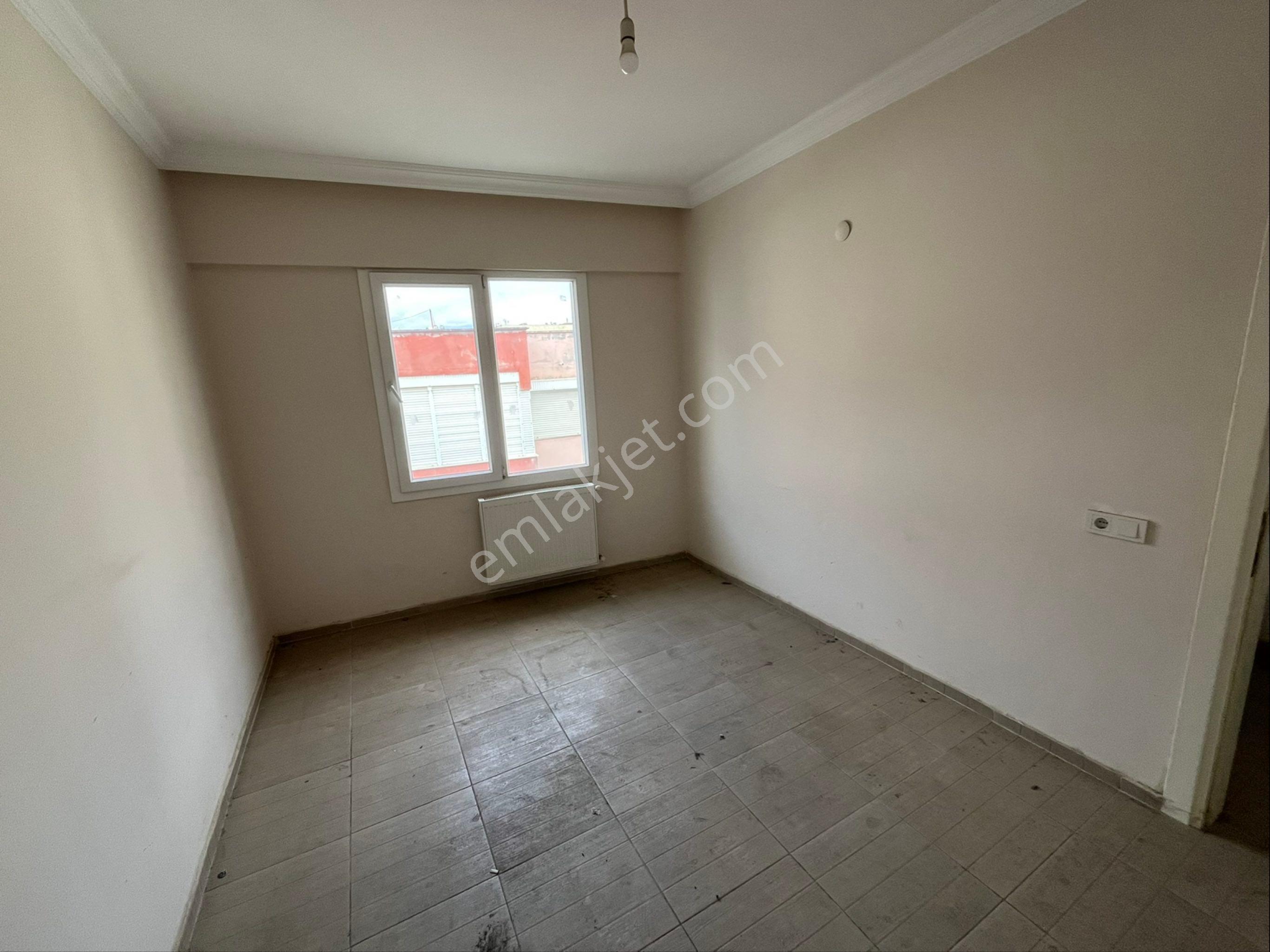 Miray Emlaktan Çarşı İçinde Doğalgazlı Teraslı Kiralık 2+1 Daire - Görsel 13