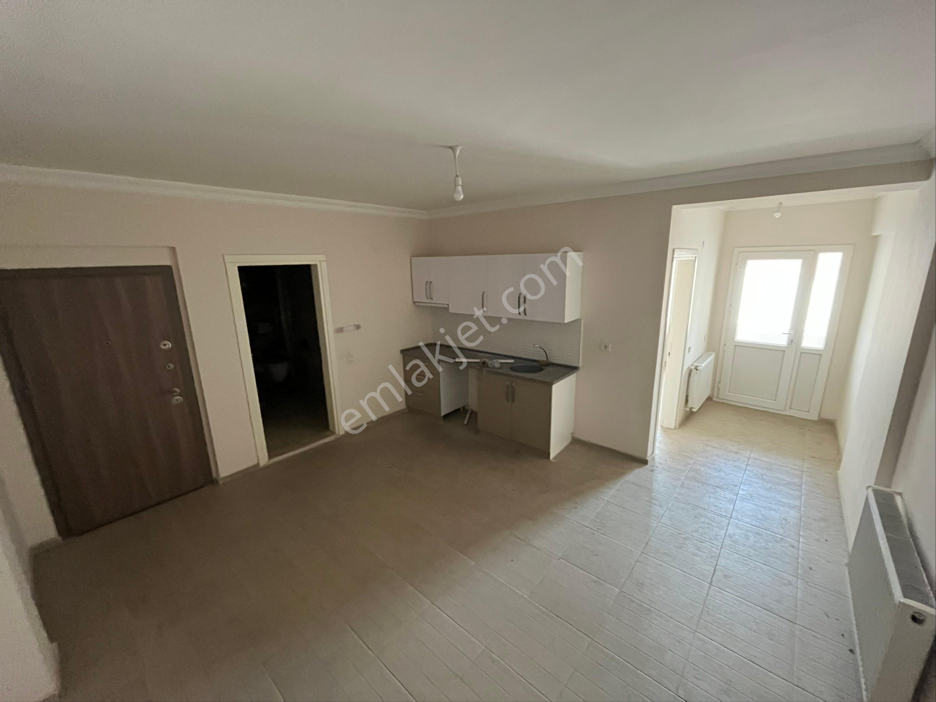 Miray Emlaktan Çarşı İçinde Doğalgazlı Teraslı Kiralık 2+1 Daire - Görsel 29