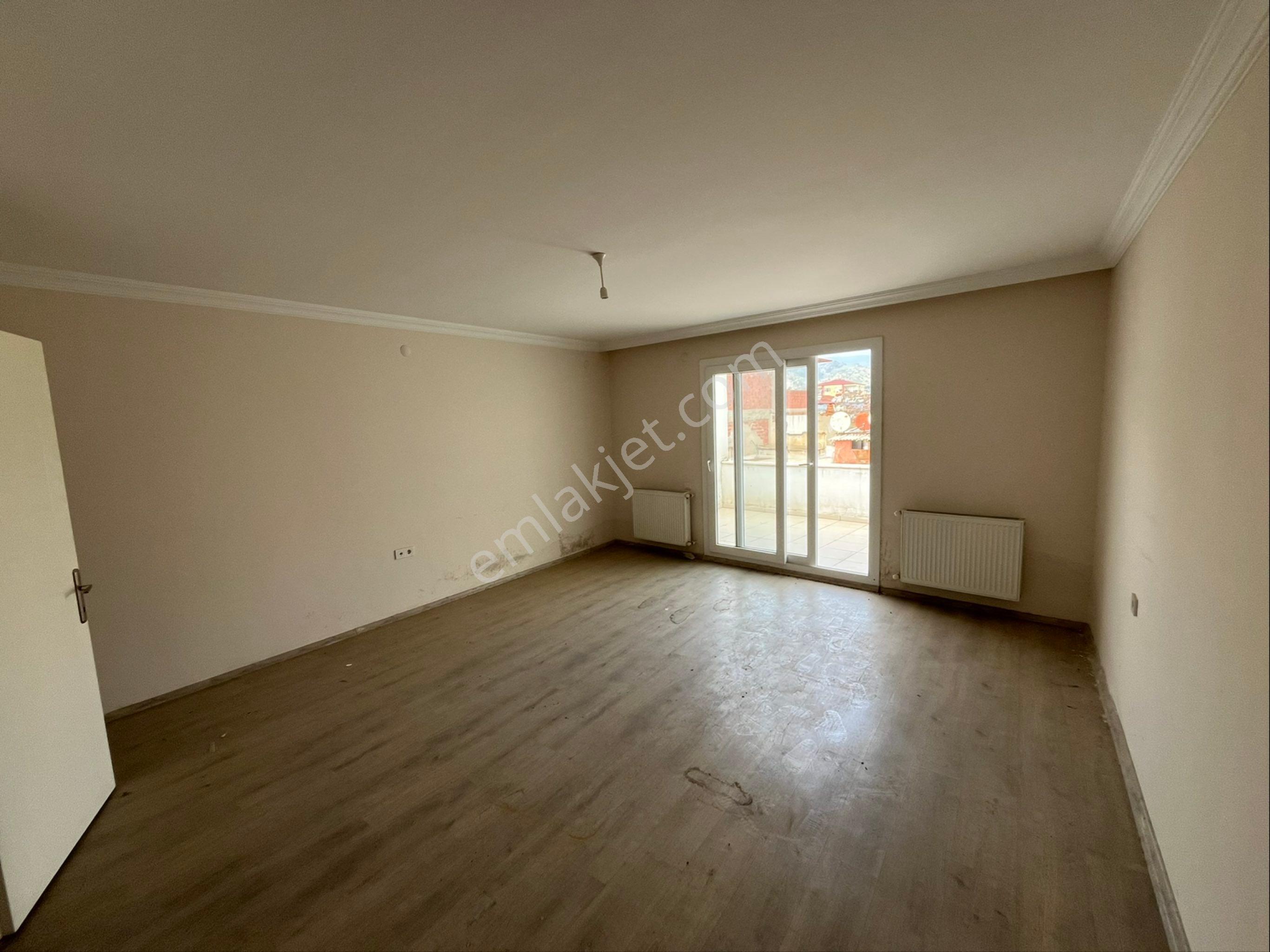Miray Emlaktan Çarşı İçinde Doğalgazlı Teraslı Kiralık 2+1 Daire - Görsel 24