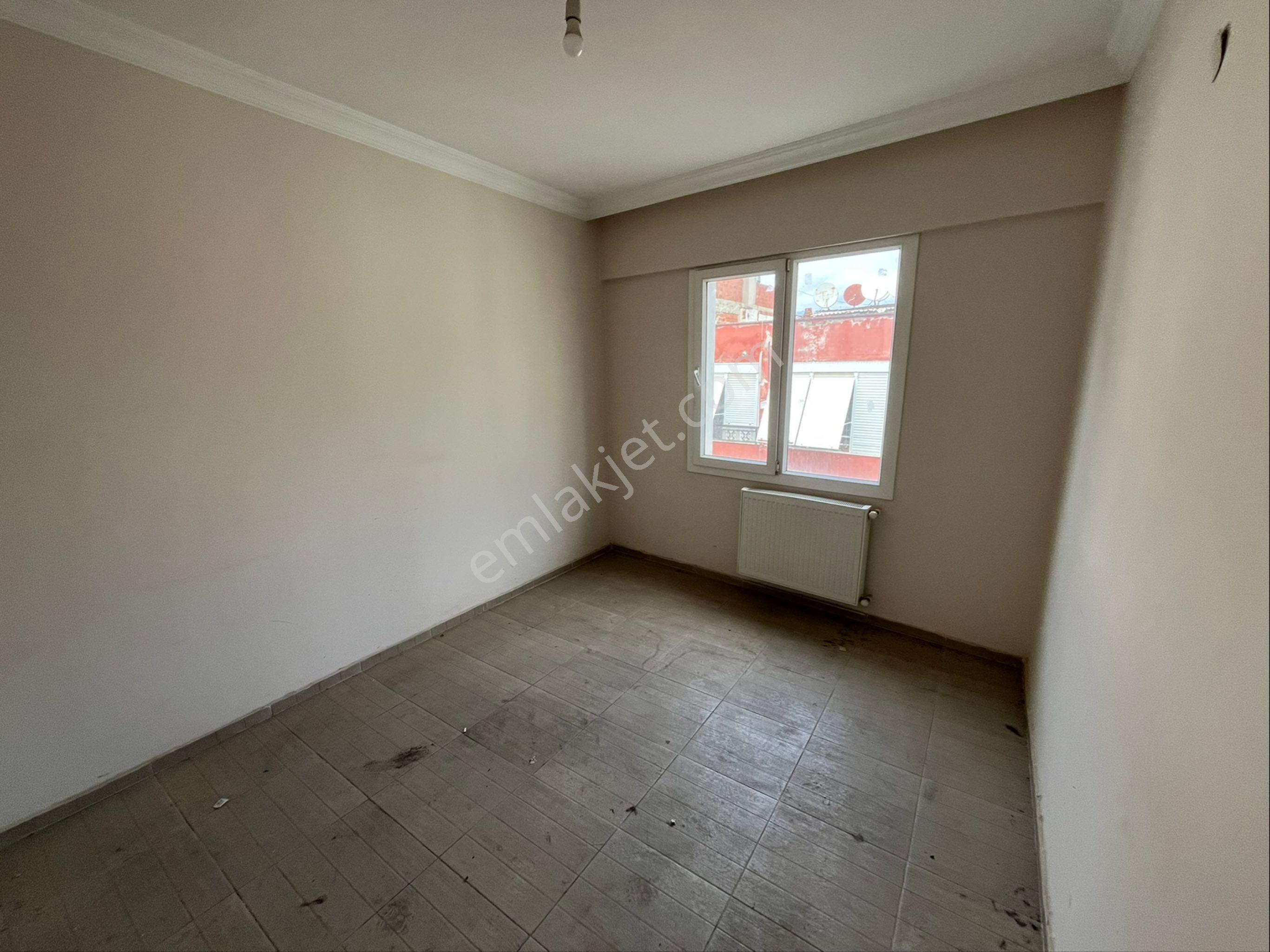Miray Emlaktan Çarşı İçinde Doğalgazlı Teraslı Kiralık 2+1 Daire - Görsel 16