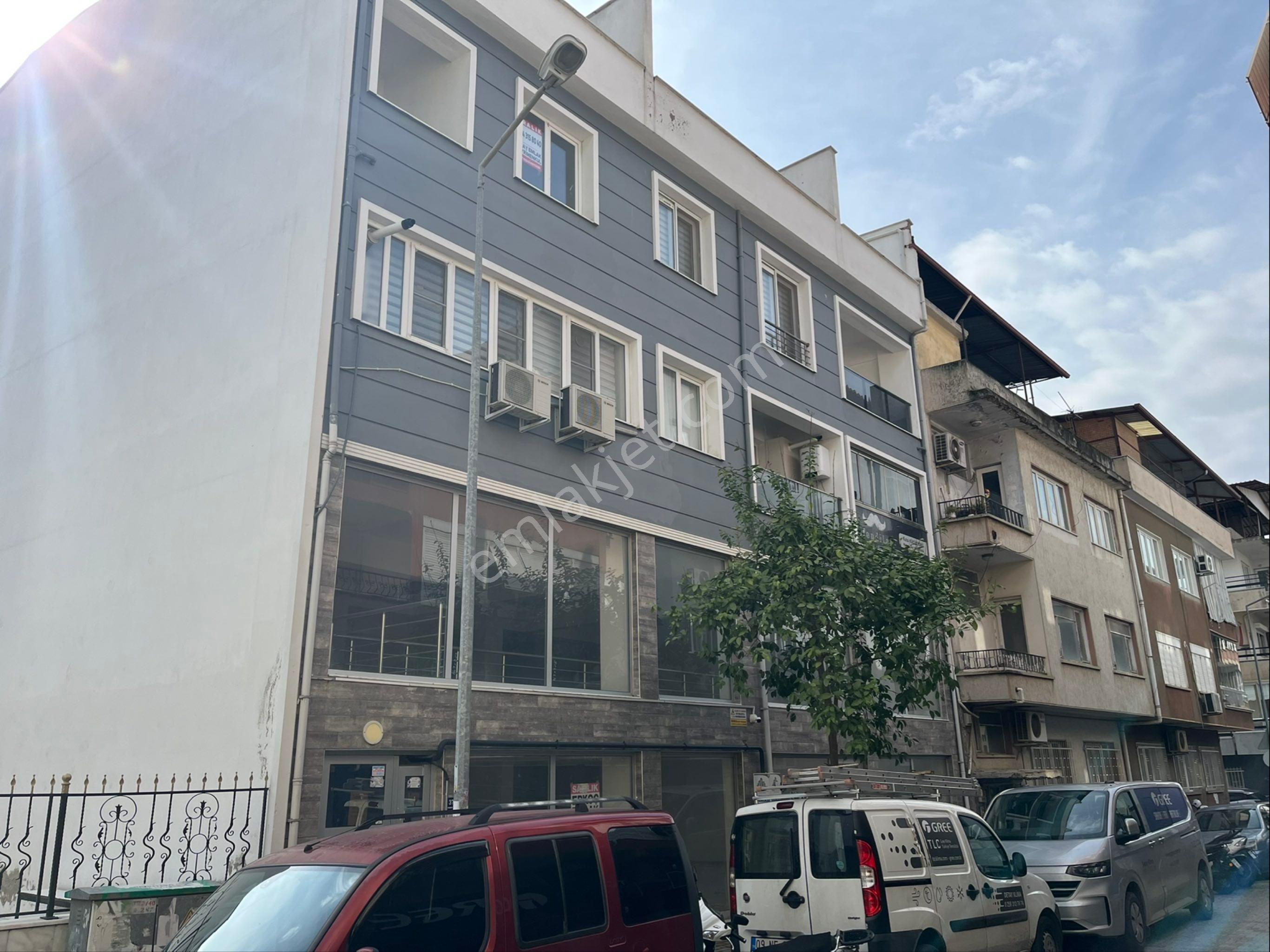 Miray Emlaktan Çarşı İçinde Doğalgazlı Teraslı Kiralık 2+1 Daire
