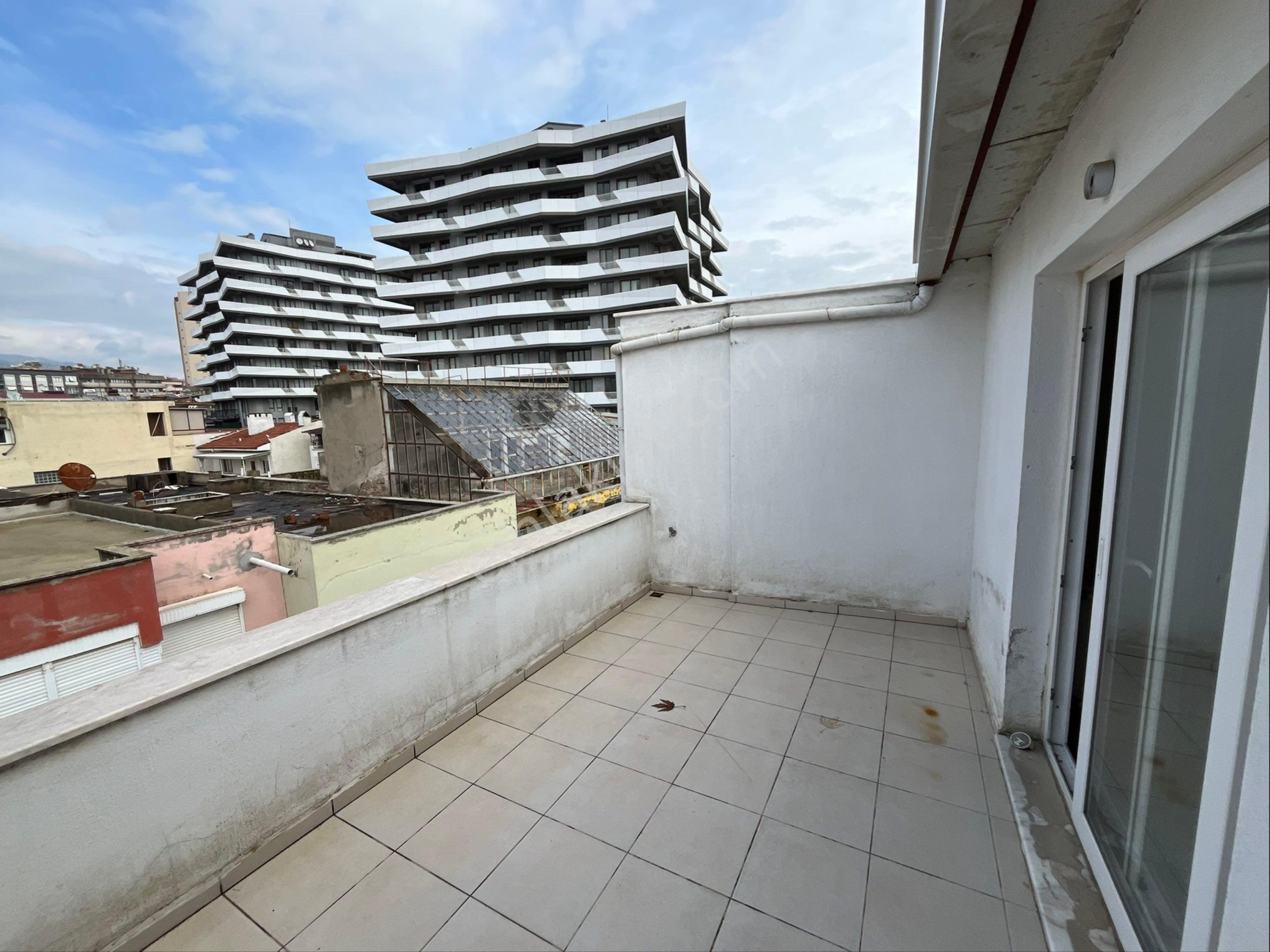 Miray Emlaktan Çarşı İçinde Doğalgazlı Teraslı Kiralık 2+1 Daire - Görsel 17