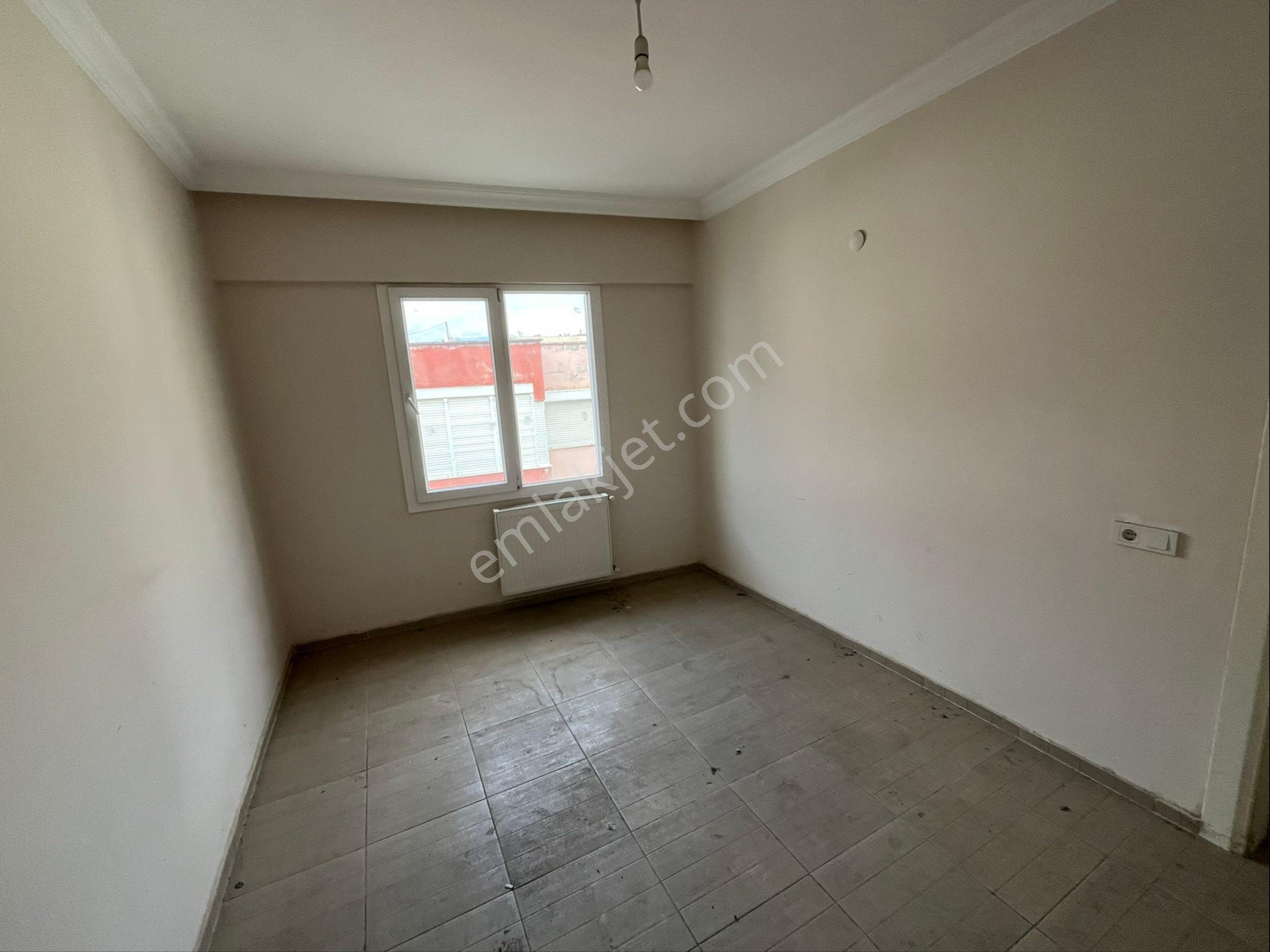 Miray Emlaktan Çarşı İçinde Doğalgazlı Teraslı Kiralık 2+1 Daire - Görsel 12