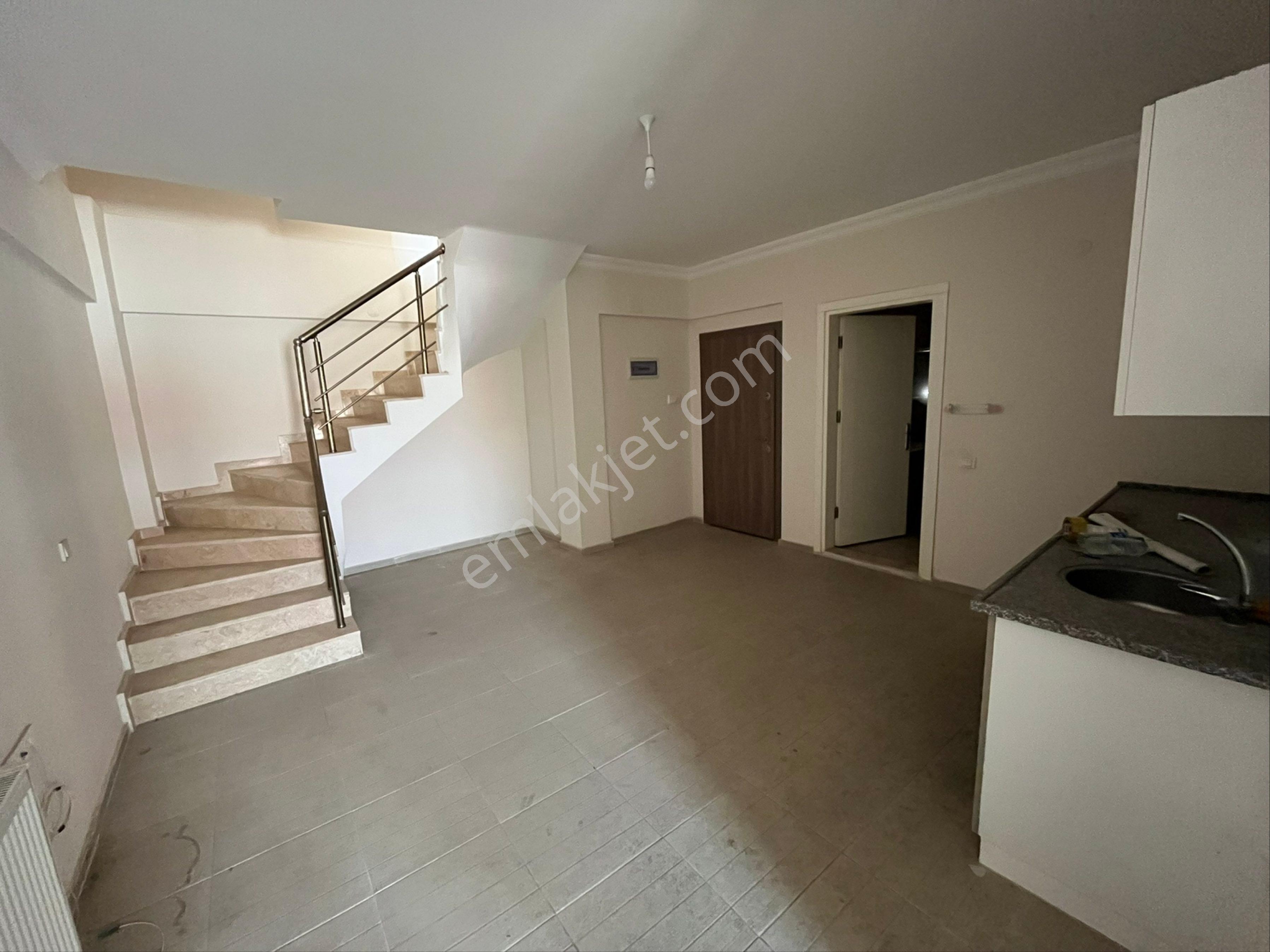 Miray Emlaktan Çarşı İçinde Doğalgazlı Teraslı Kiralık 2+1 Daire - Görsel 5