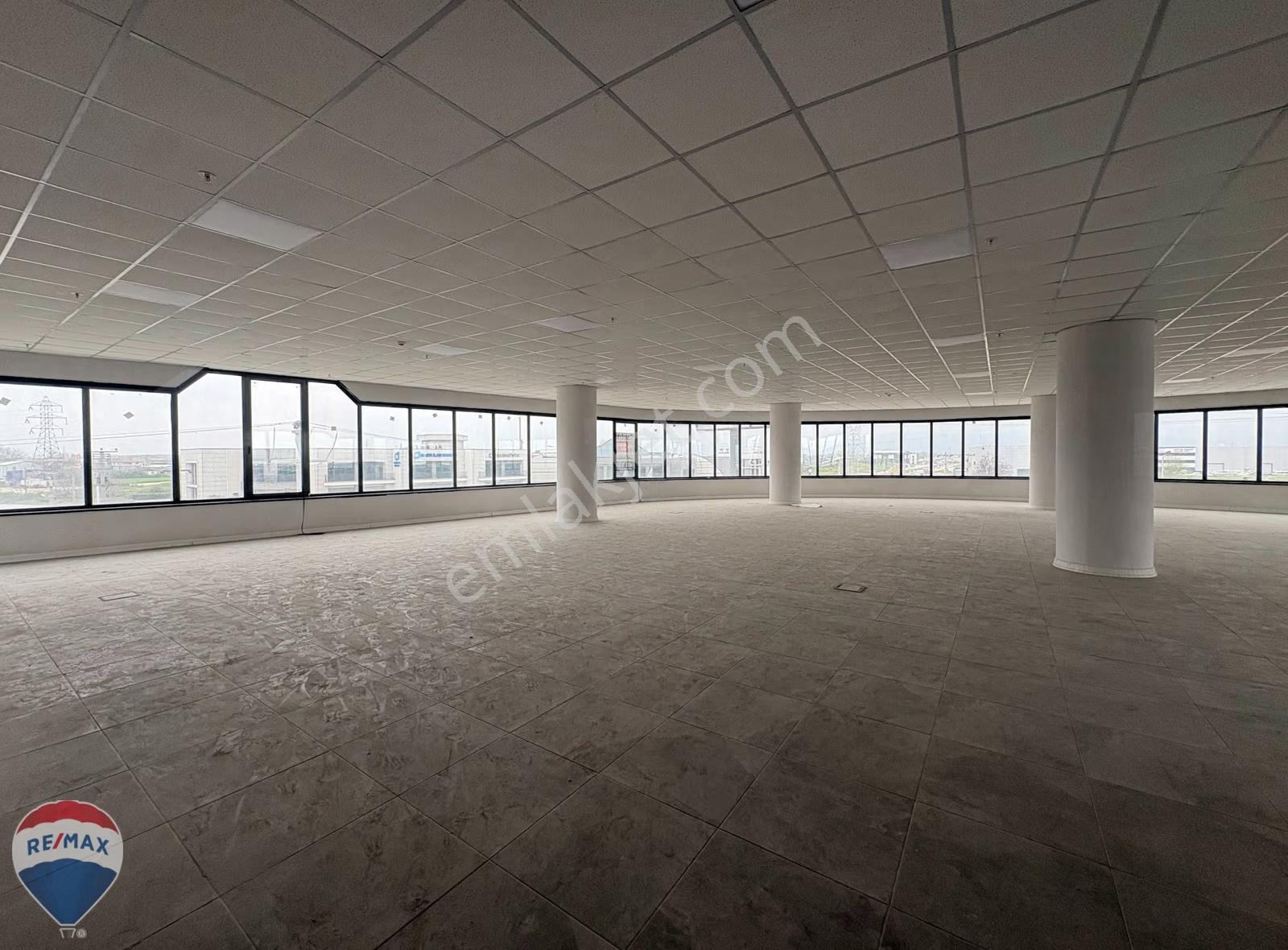 Remax Mavi'den 1.osb'de Panoramik Manzaralı Ofis - Görsel 2