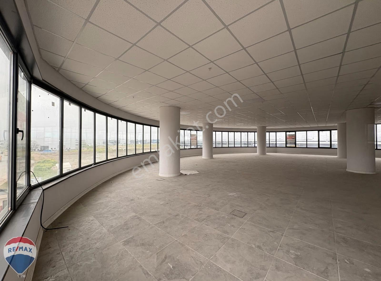 Remax Mavi'den 1.osb'de Panoramik Manzaralı Ofis - Görsel 3