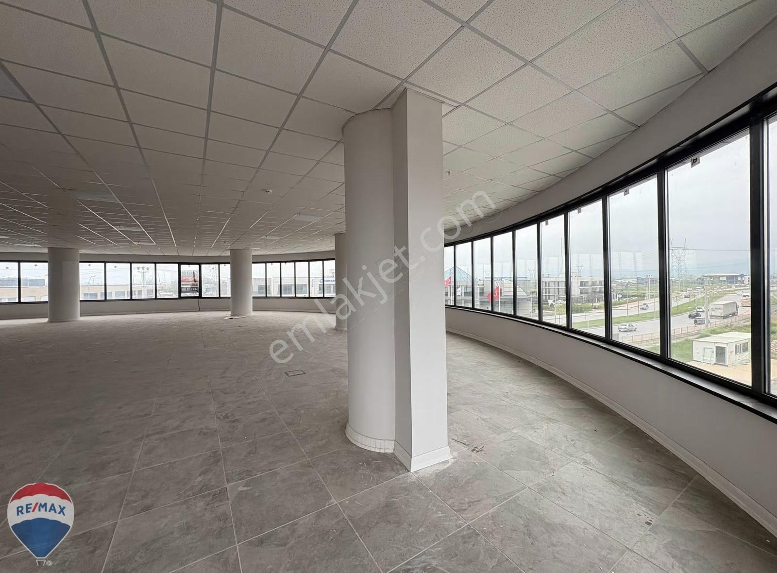 Remax Mavi'den 1.osb'de Panoramik Manzaralı Ofis - Görsel 13
