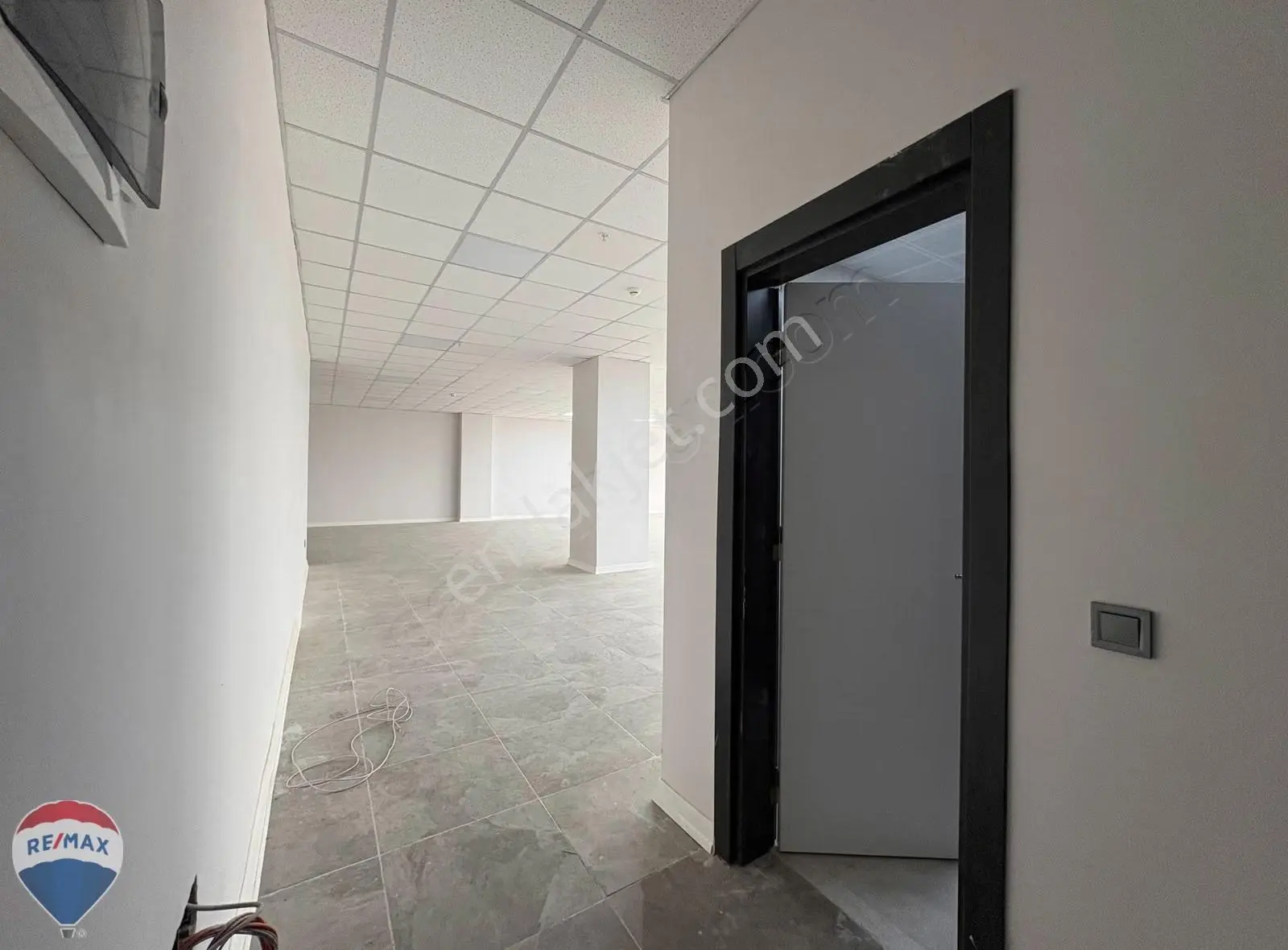 Remax Mavi'den 1.osb'de Cadde Cepheli Ofis - Görsel 13
