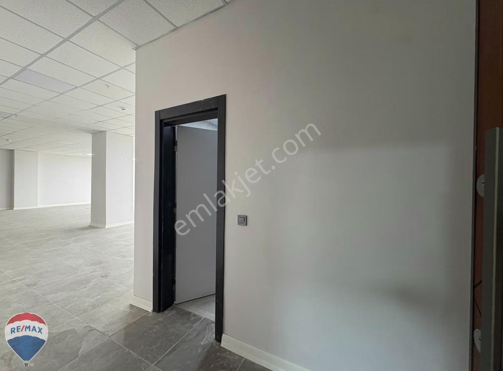 Remax Mavi'den 1.osb'de Cadde Cepheli Ofis - Görsel 4