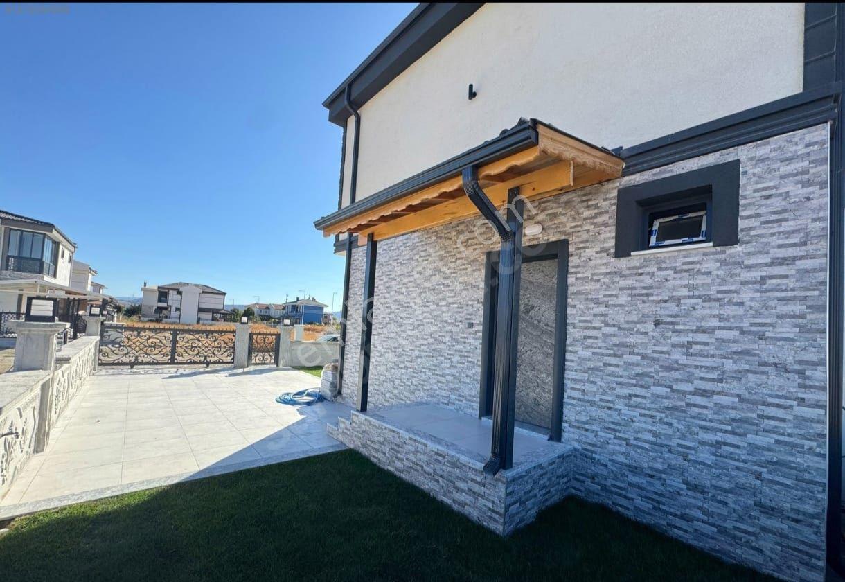 Taş Emlak'tan Geniş Oturumlu Sıfır Villa - Görsel 24